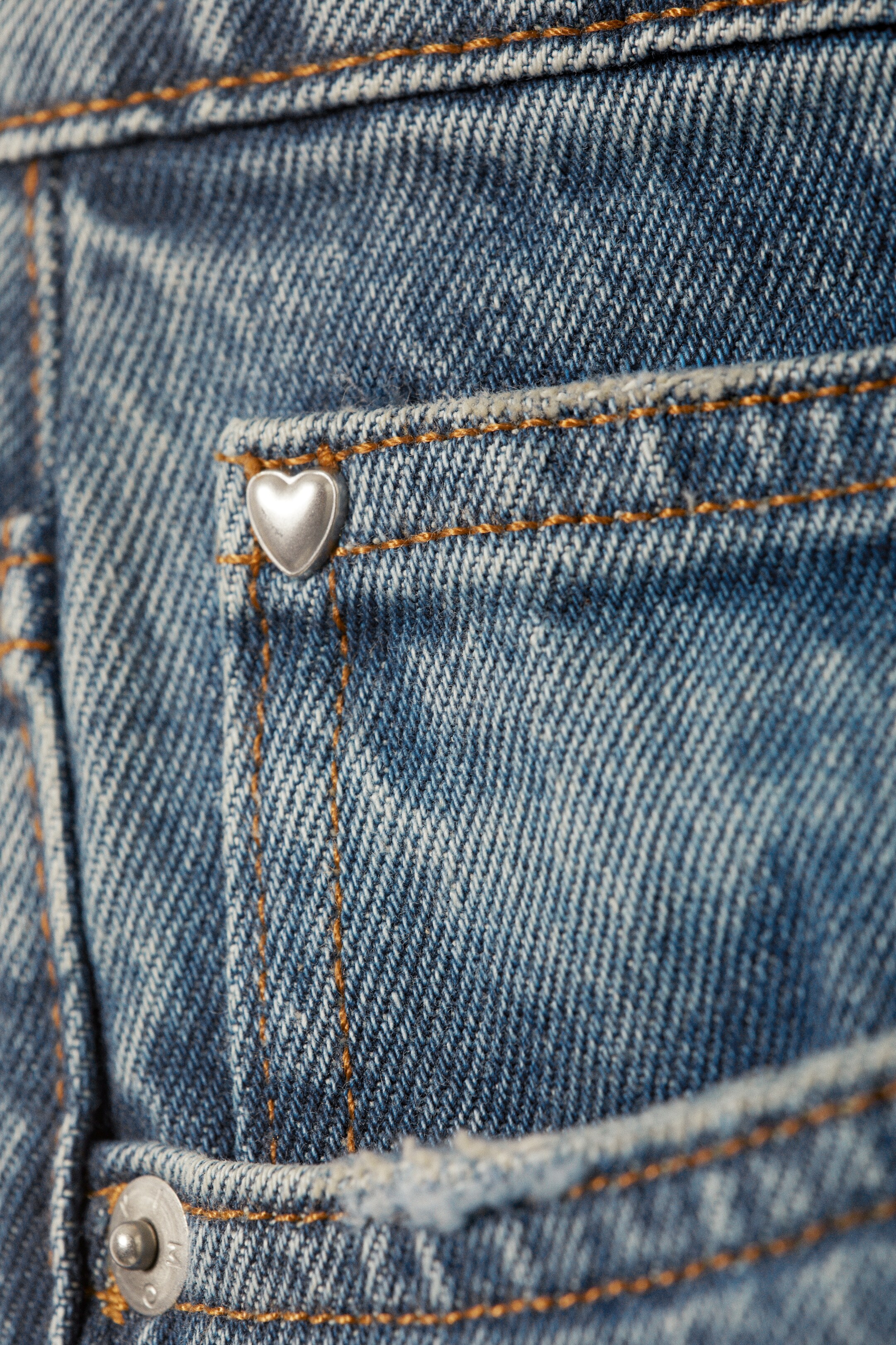 Προβολή μεγαλύτερης εικόνας: Missy Low Waist Loose Straight Leg Jeans - Mountain Blue - Medium Blue - Ladies | H&M GR 7