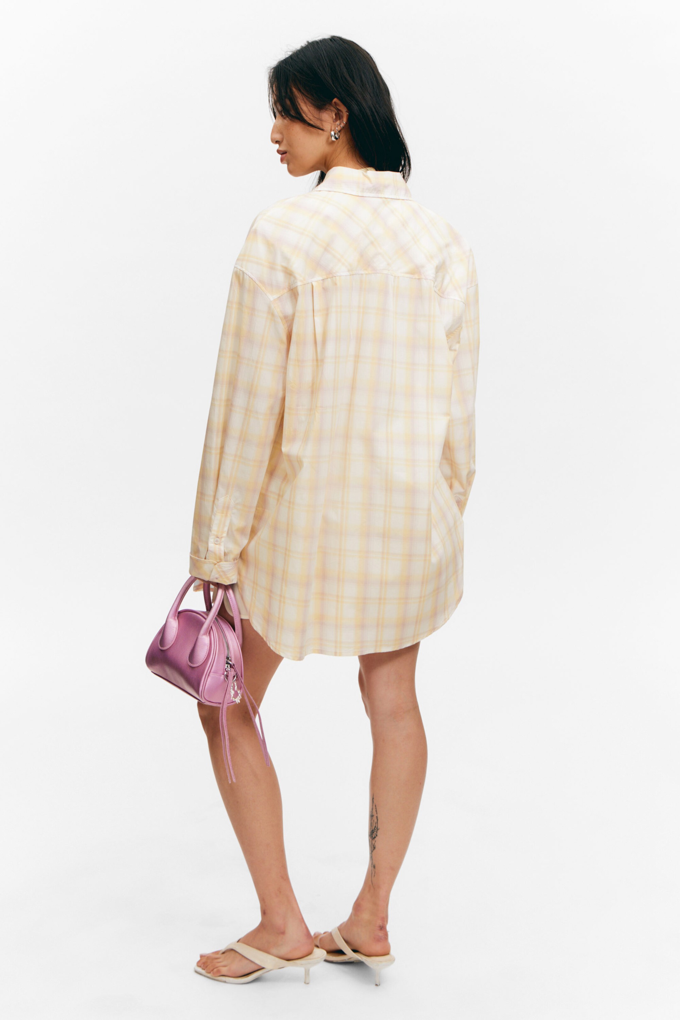 Hellgelb kariert - Langärmeliges Oversize-Hemd aus Popeline - 4