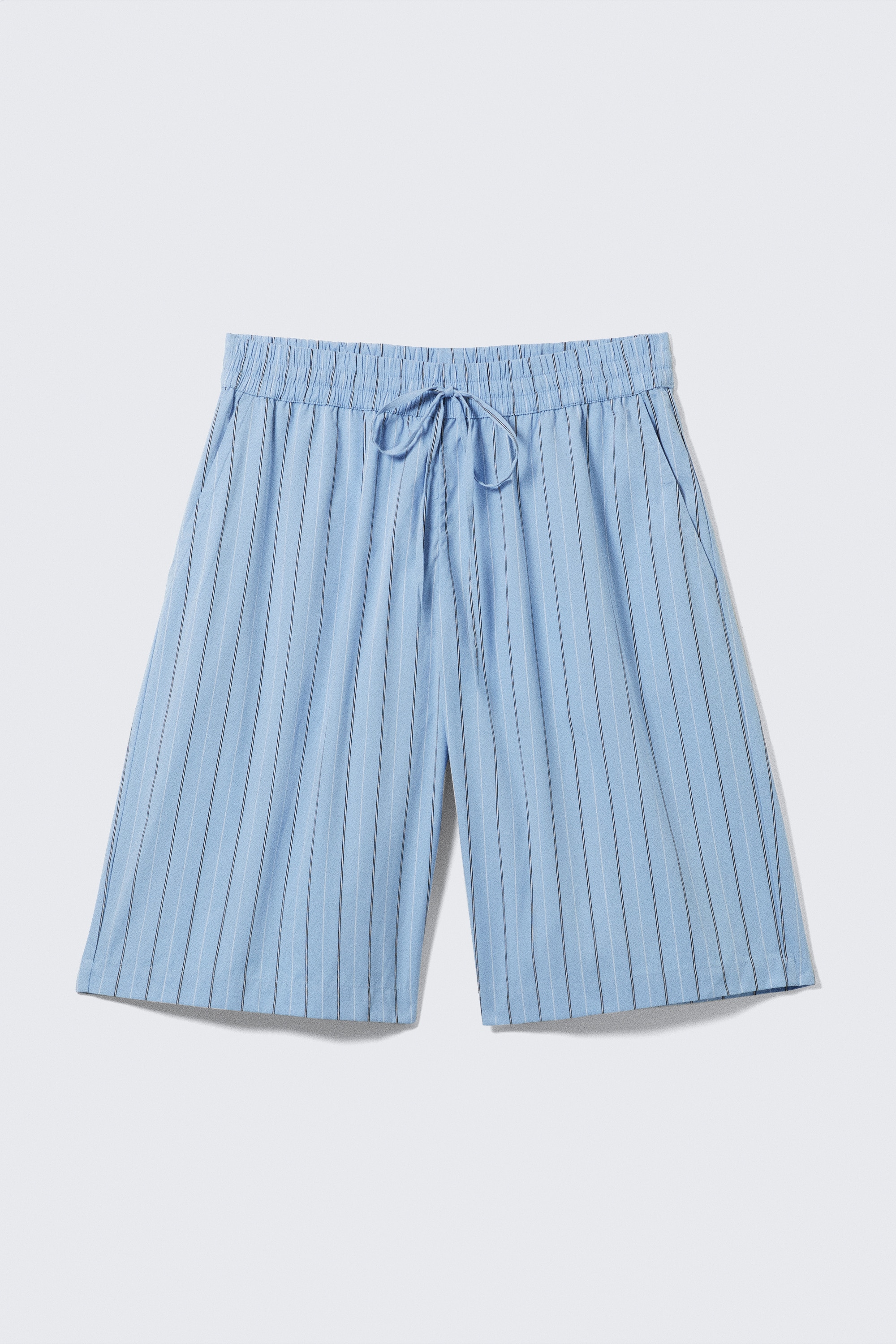 Relaxed knielange katoenen short met lage taille - Blauw gestreept