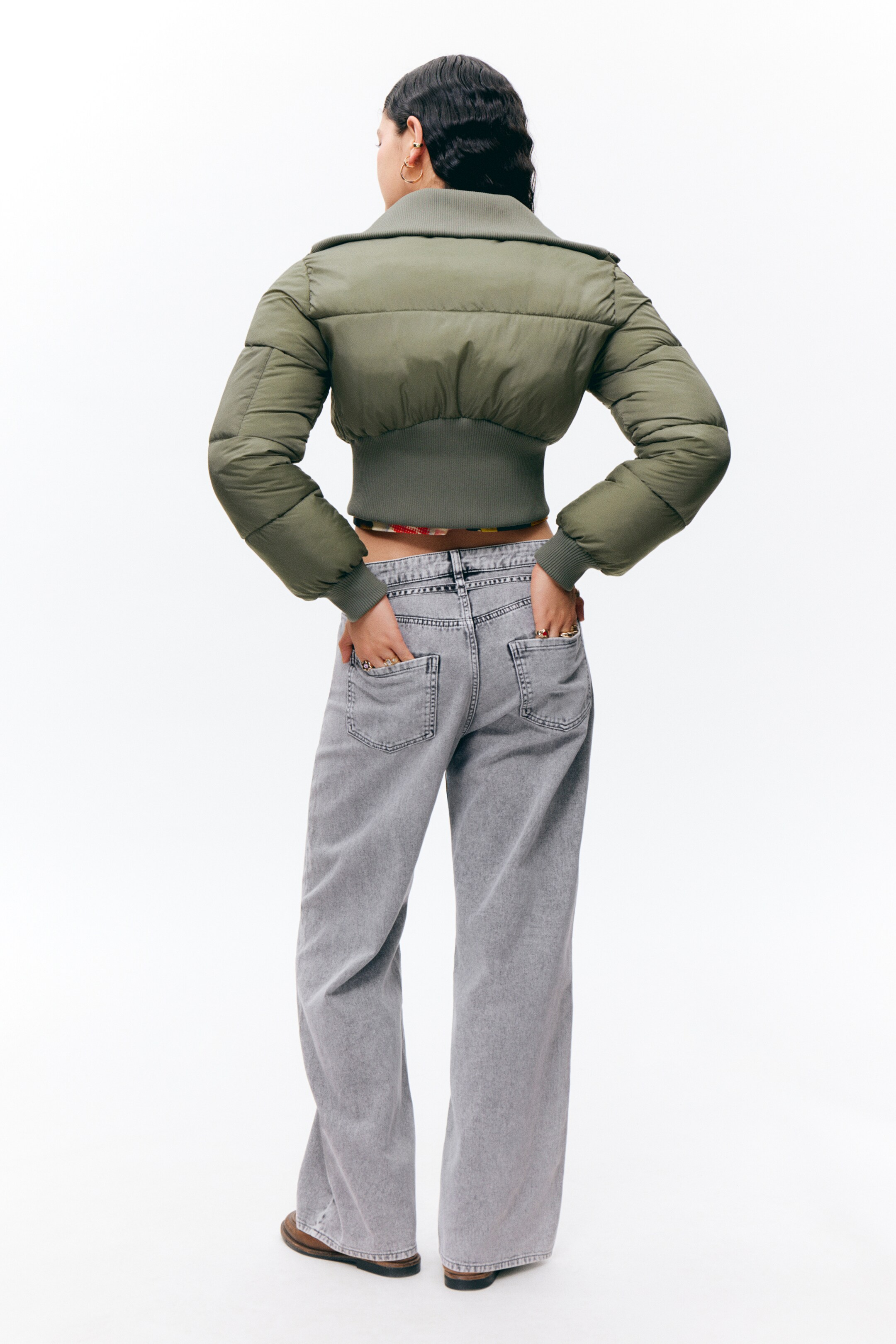 Zobacz większy obraz: Watowana kurtka puffer Cropped - Zieleń khaki - ONA | H&M PL 4