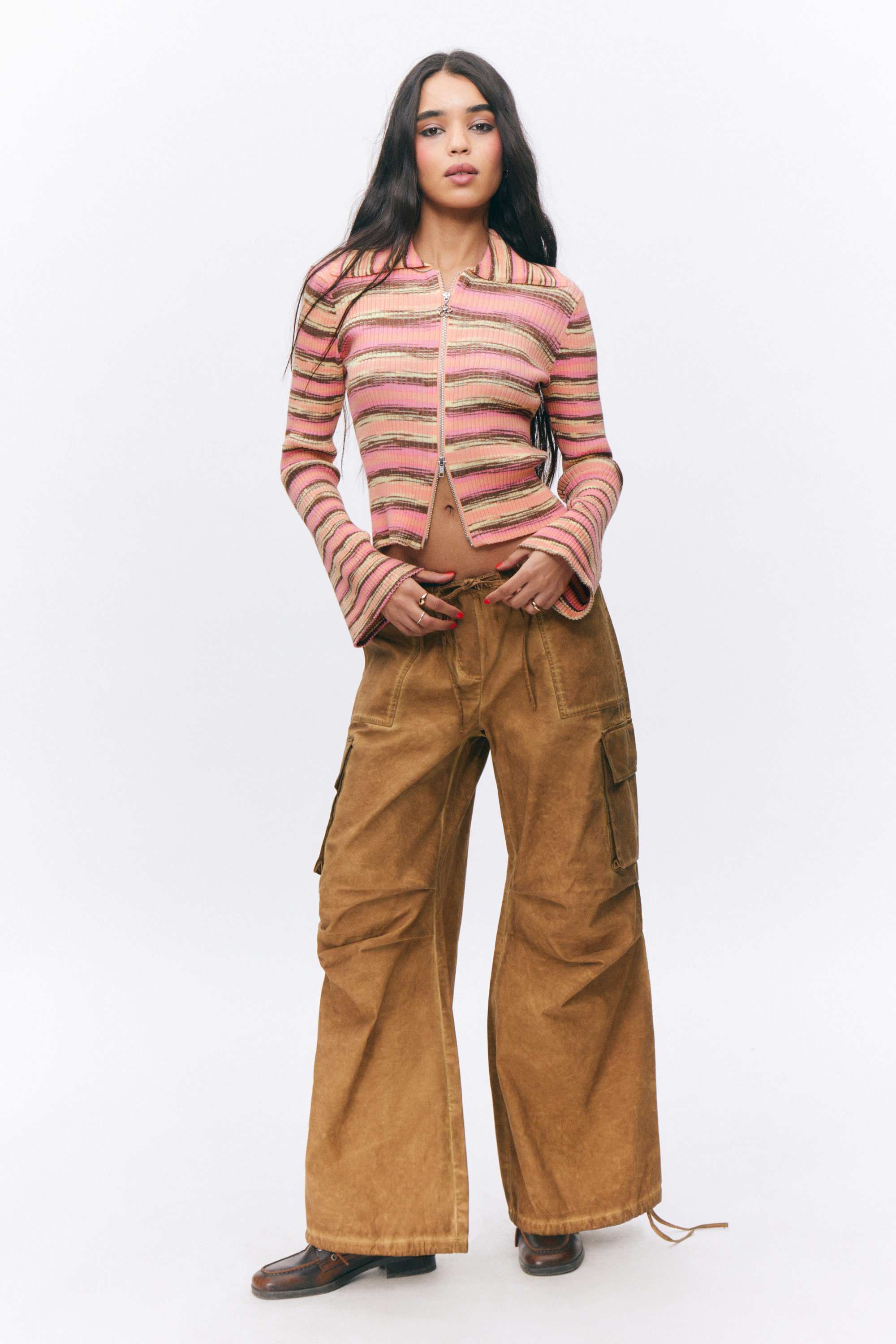 Pink mit mehrfarbigen Streifen - Cardigan aus Rippstrick mit ausgestellten Ärmeln - 1