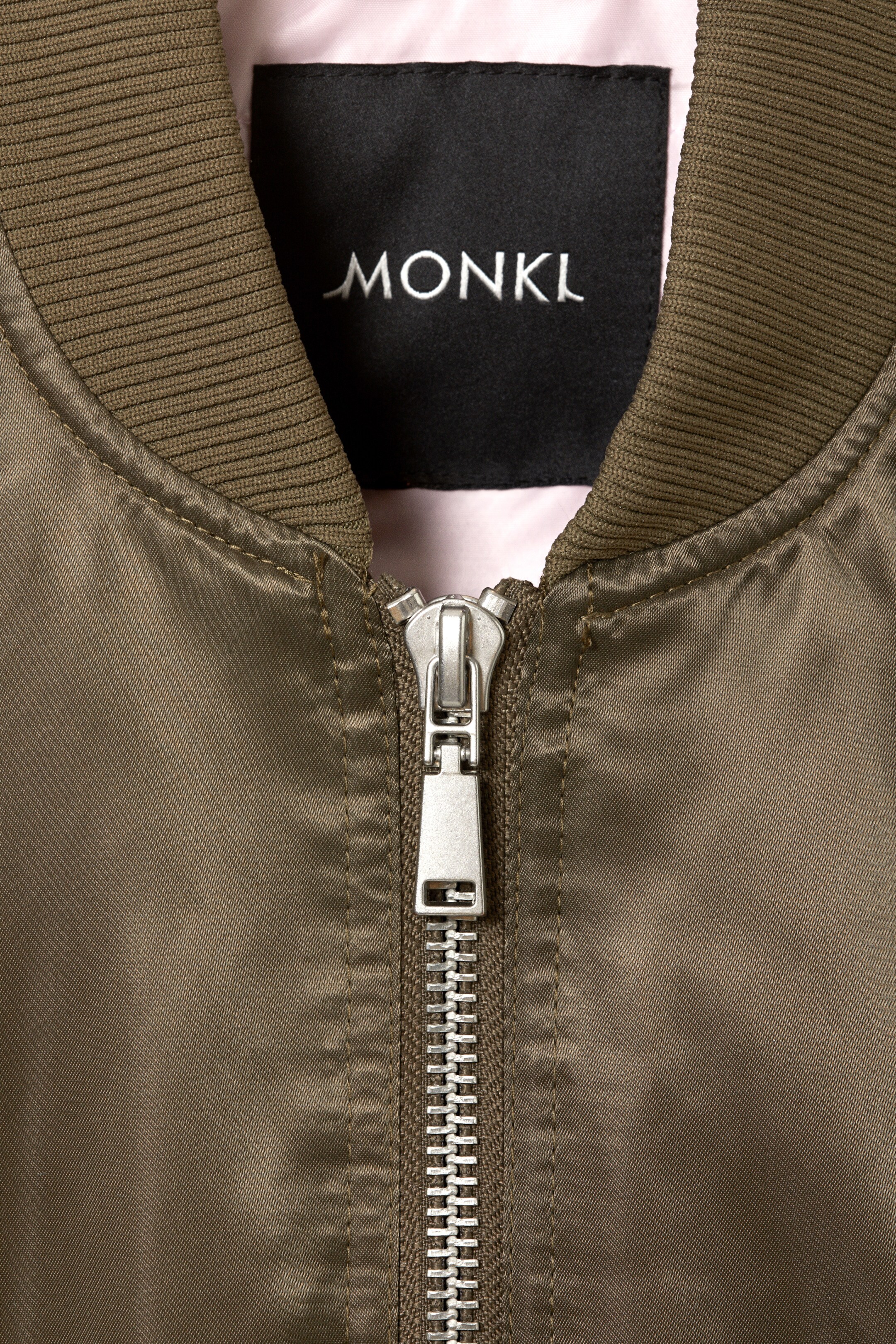 Größeres Bild ansehen: Lässige Bomberjacke aus Satin - Dunkles Khakigrün - Ladies | H&M DE 2
