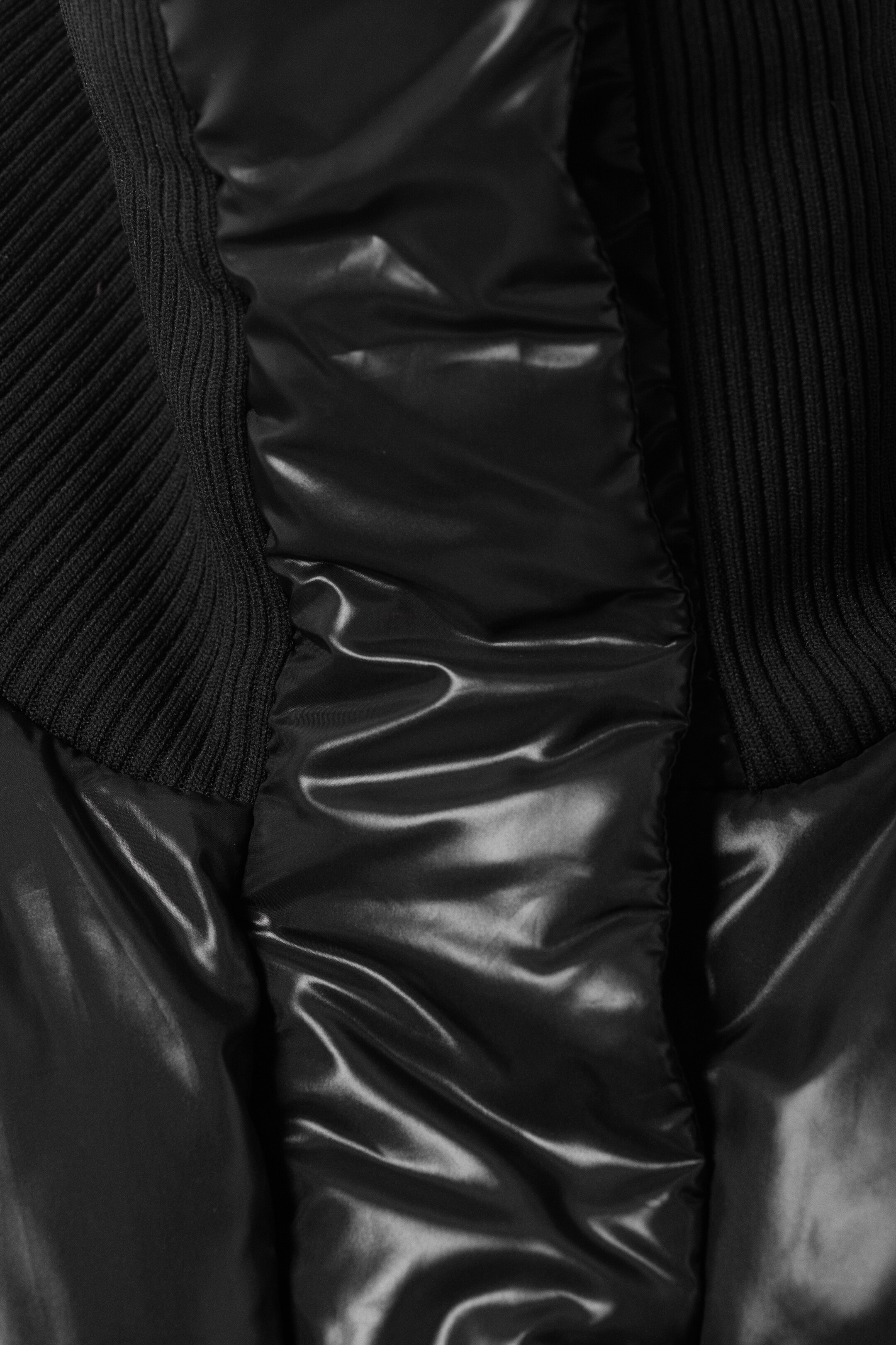 Grösseres Bild ansehen: Verkürzte, wattierte Daunenjacke - Schwarz - DAMEN | H&M CH 4