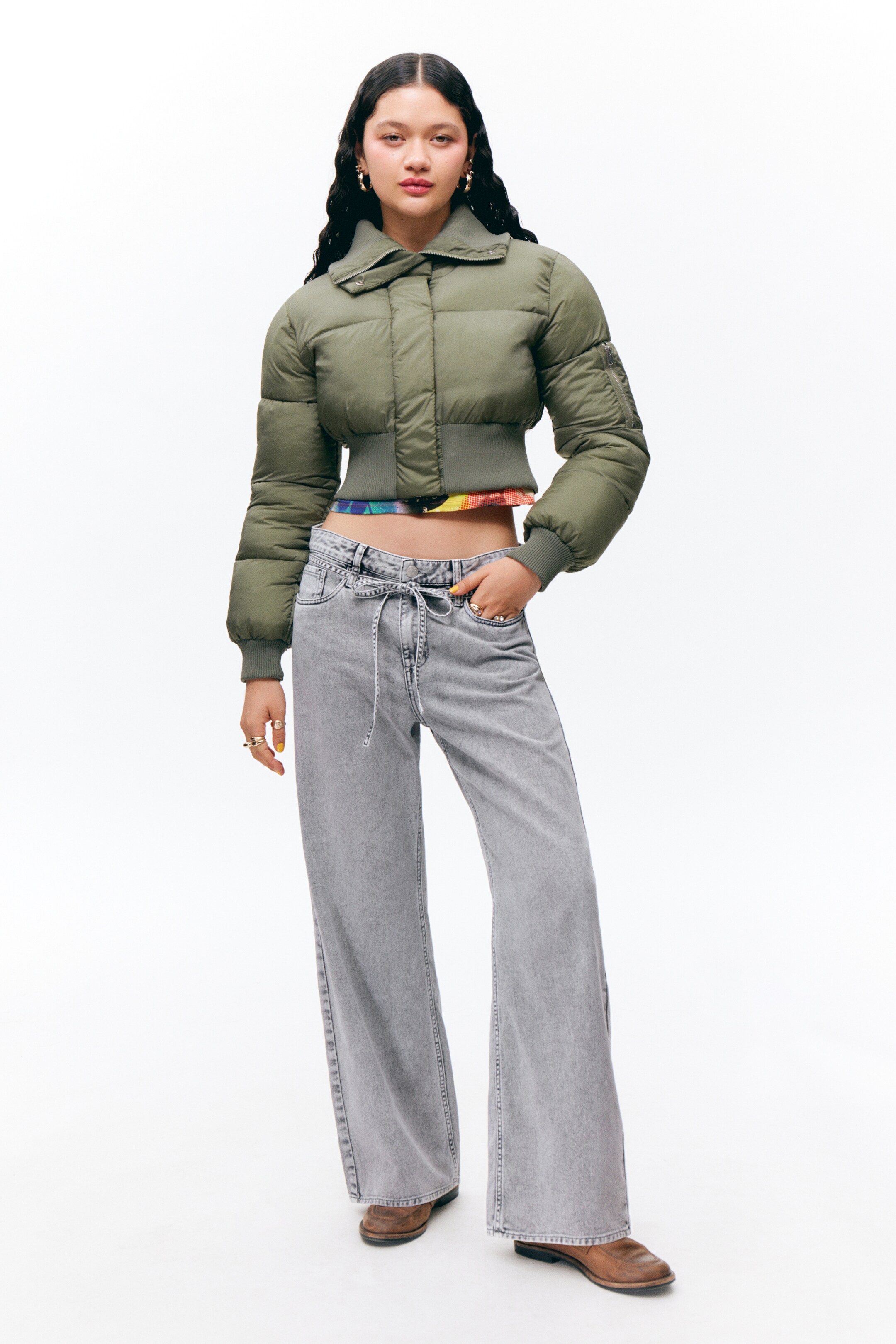 Zobacz większy obraz: Watowana kurtka puffer Cropped - Zieleń khaki - ONA | H&M PL 2