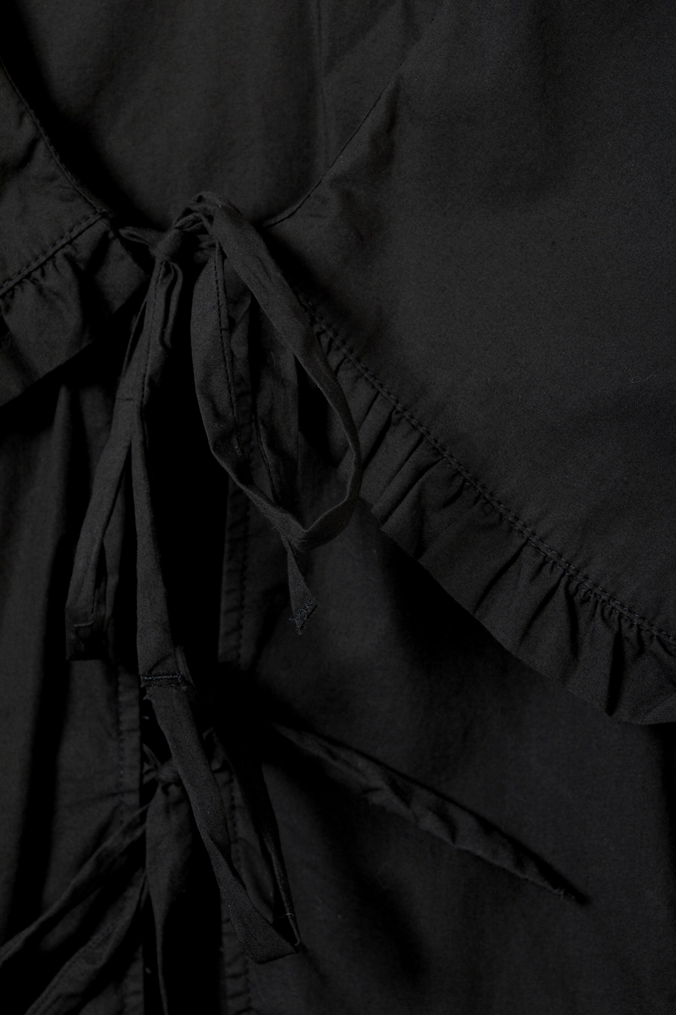 Visa större bild: Peplum poplin-blus - Svart - DAM | H&M SE 2