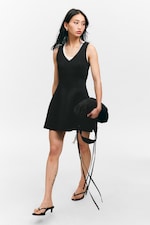 Schwarz - Scuba-Kleid mit V-Ausschnitt und Fit-and-Flare-Cut - 1