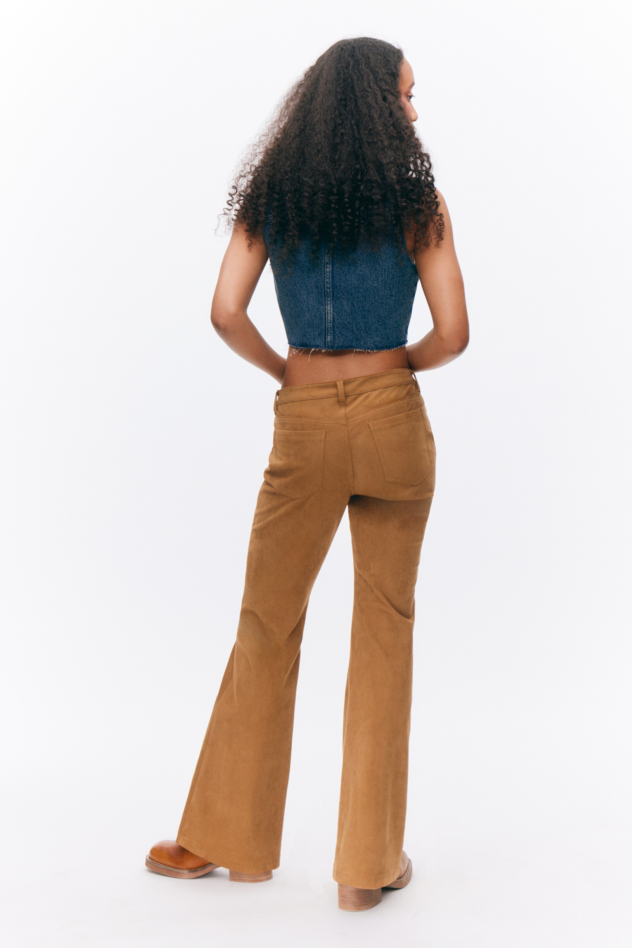 Größeres Bild ansehen: Hose aus Wildlederimitat mit niedrigem Bund - Braunes Wildlederimitat - Ladies | H&M DE 3