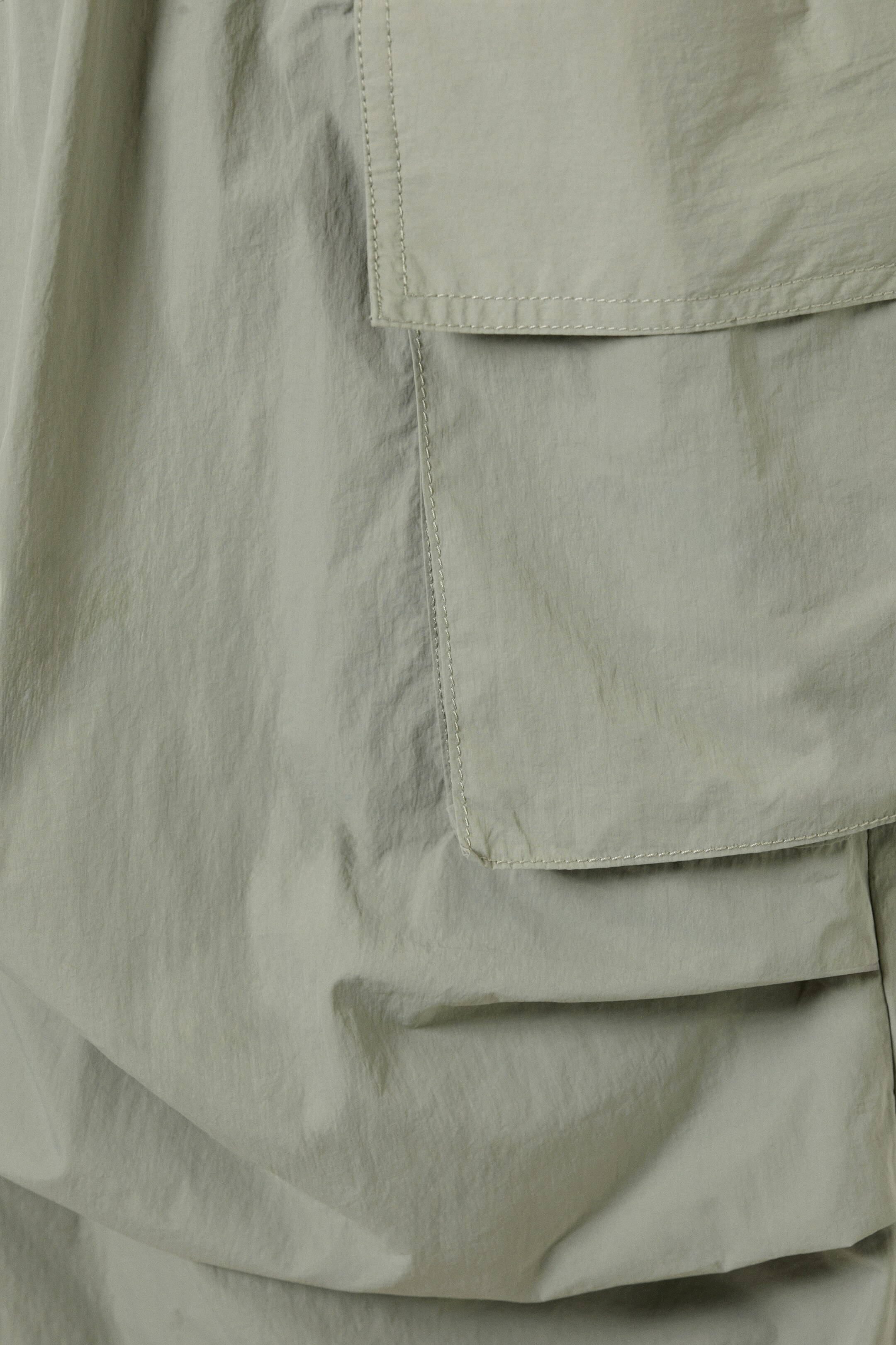 Grösseres Bild ansehen: Weitere Nylon-Cargo-Hose - Helles Khakigrün - DAMEN | H&M CH 5