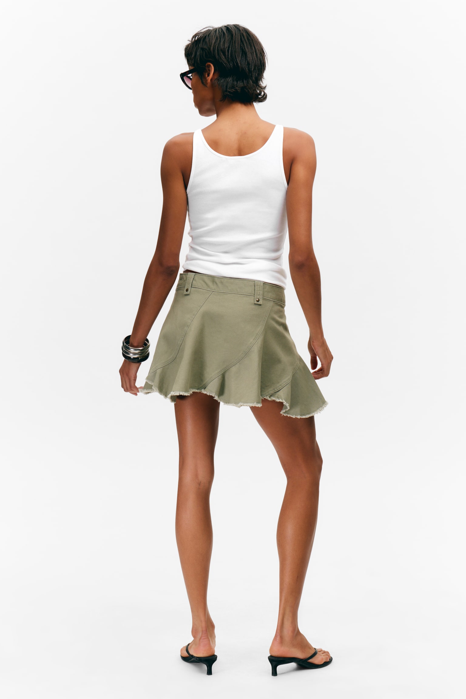 Ausgefranster, asymmetrischer Minirock aus Twill - Khakigrün/Cremeweiß - 3