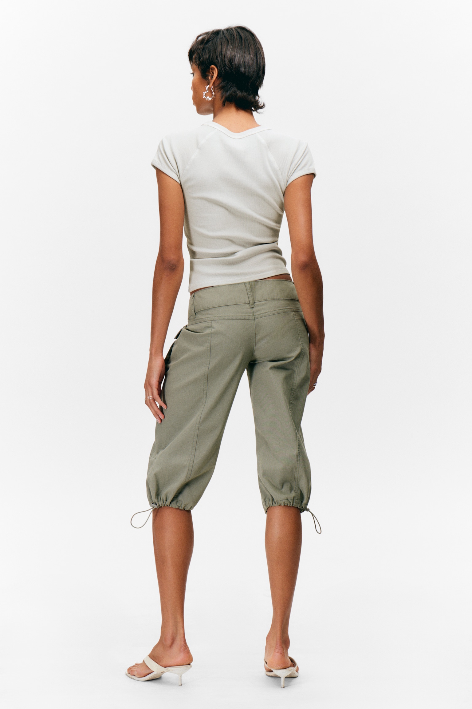 Cargo-Capri-Hose mit ultraniedrigem Bund - Khakigrün/Dunkelgrau - 4
