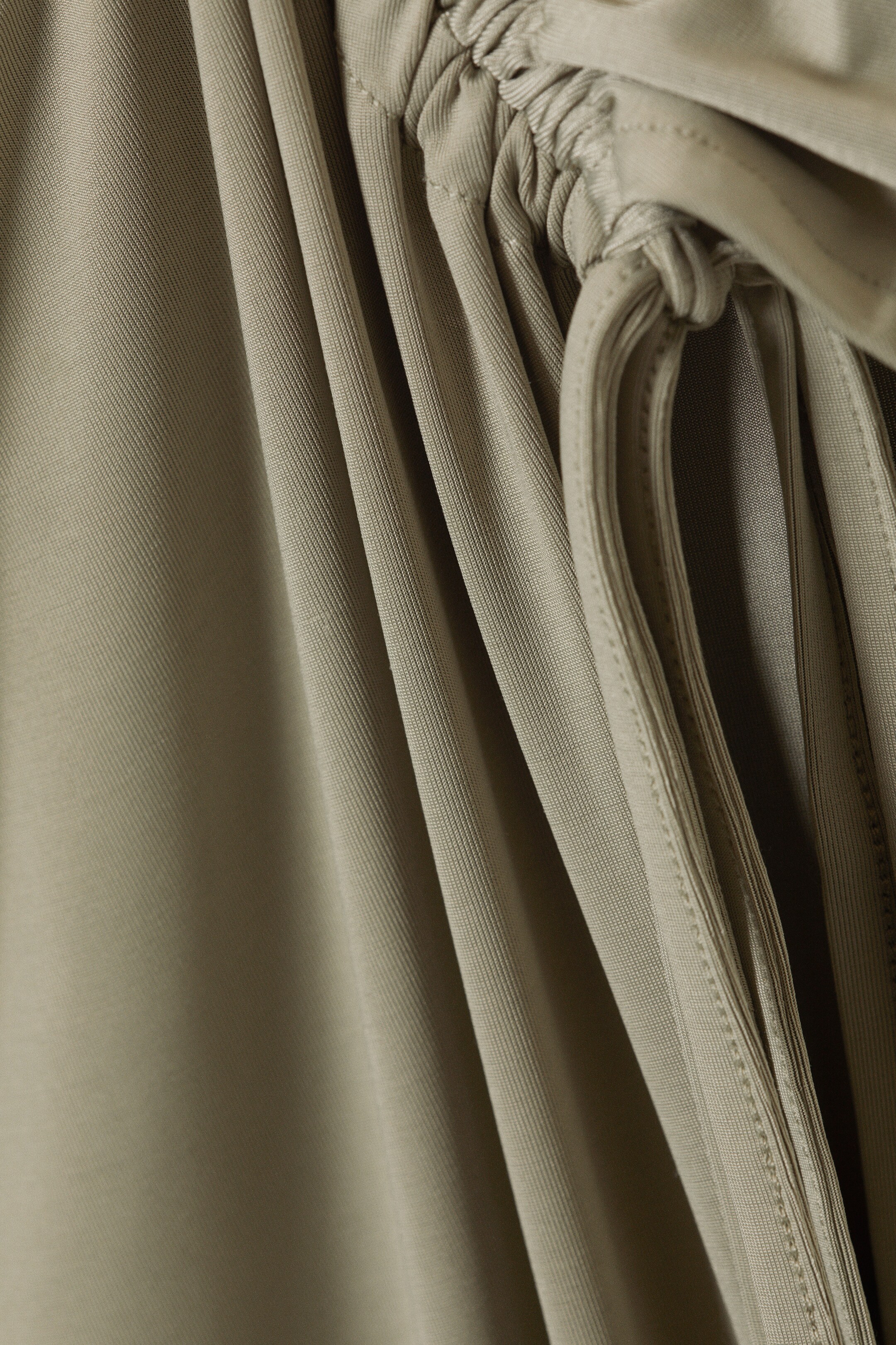 Zobrazit větší obrázek: Šaty z žerzeje s jedním rukávem - Khaki Green - ŽENY | H&M CZ 5