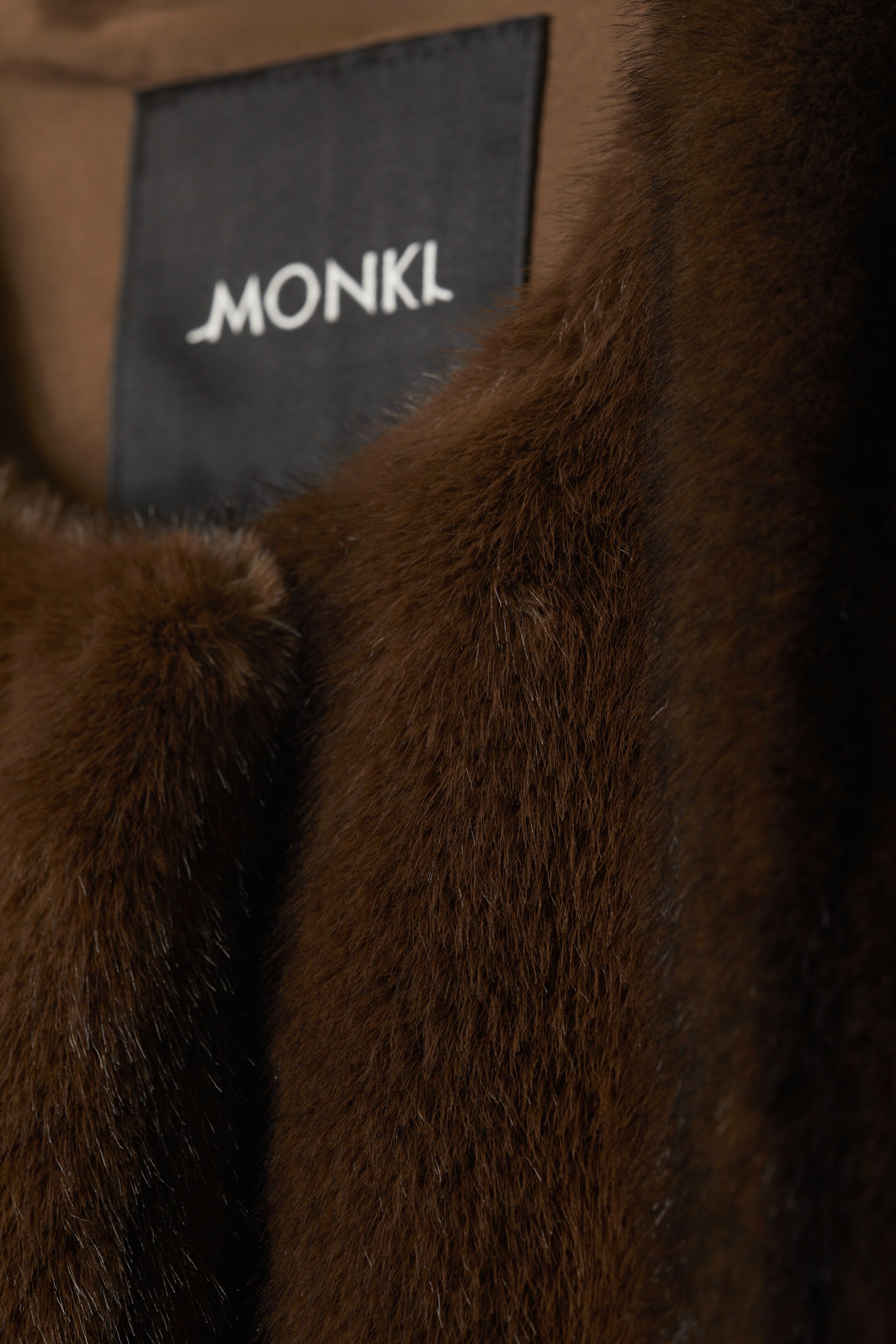 Zobacz większy obraz: Krótka kurtka z imitacji futra - Ciemnobrązowy - ONA | H&M PL 2