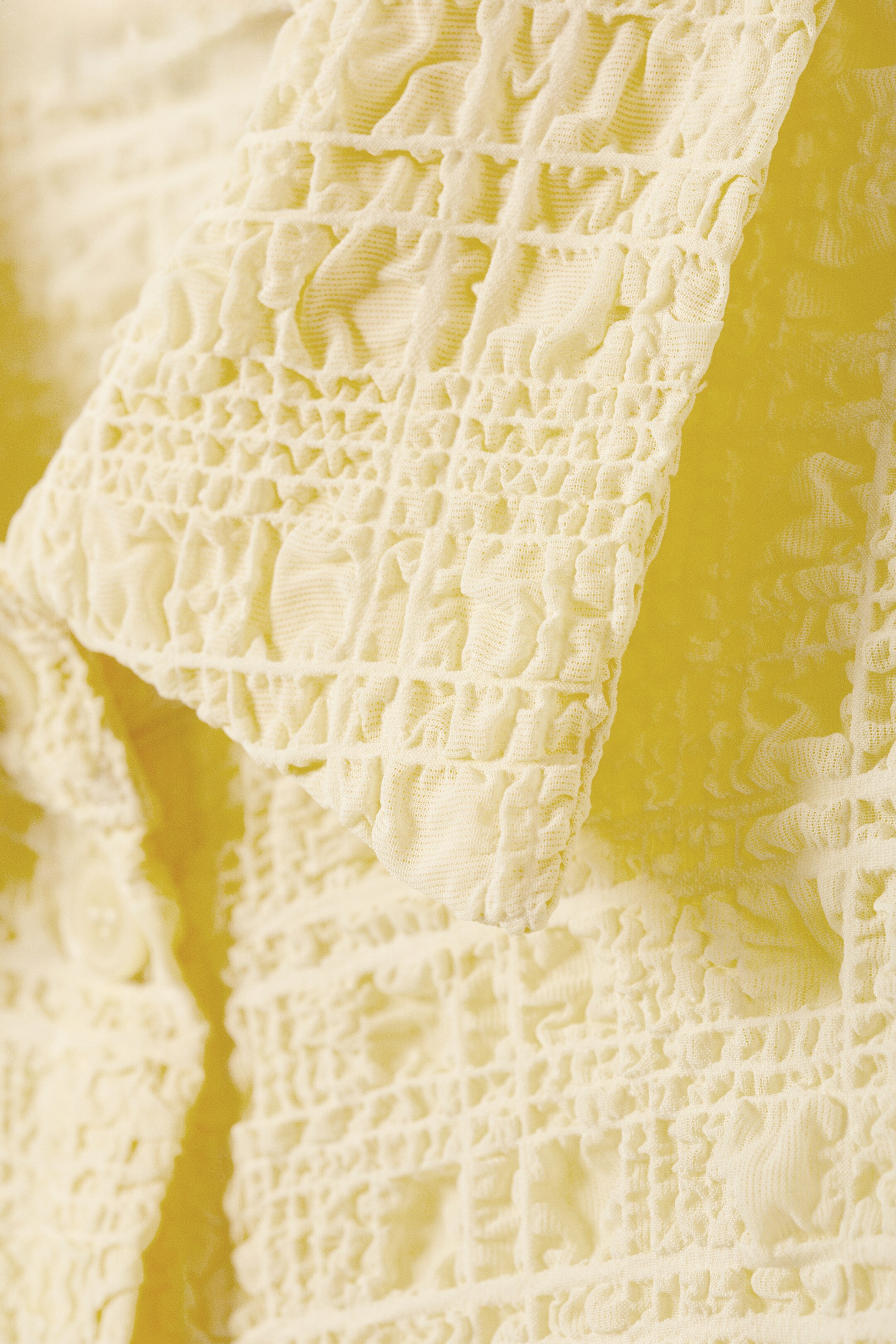 Grotere afbeelding bekijken: Doorschijnend nauwsluitend overhemd met lange mouw - Licht vaal geel - DAMES | H&M NL 2