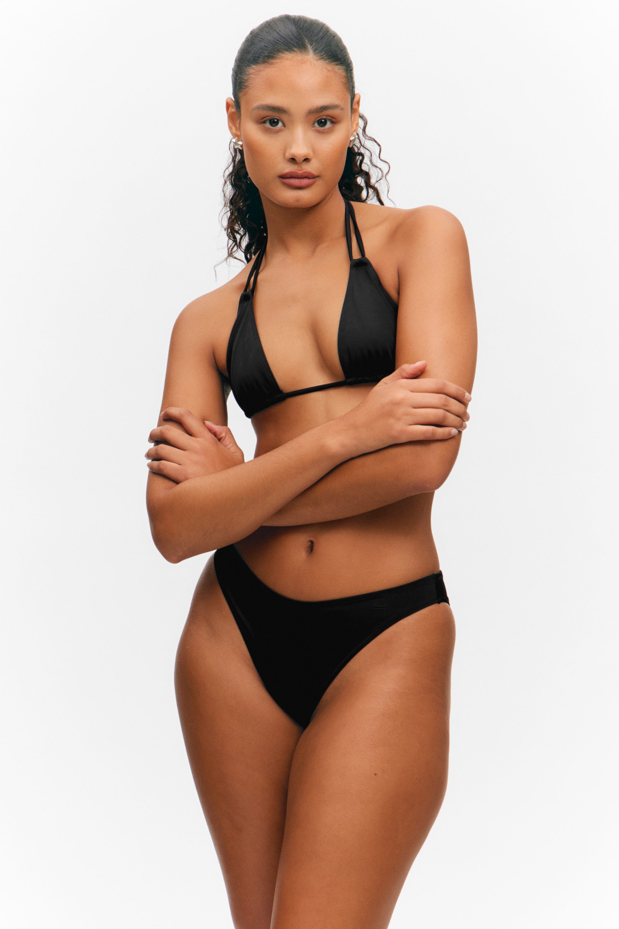 Schwarz - Hoch geschnittenes Bikinihöschen mit abgerundetem Bund - 2