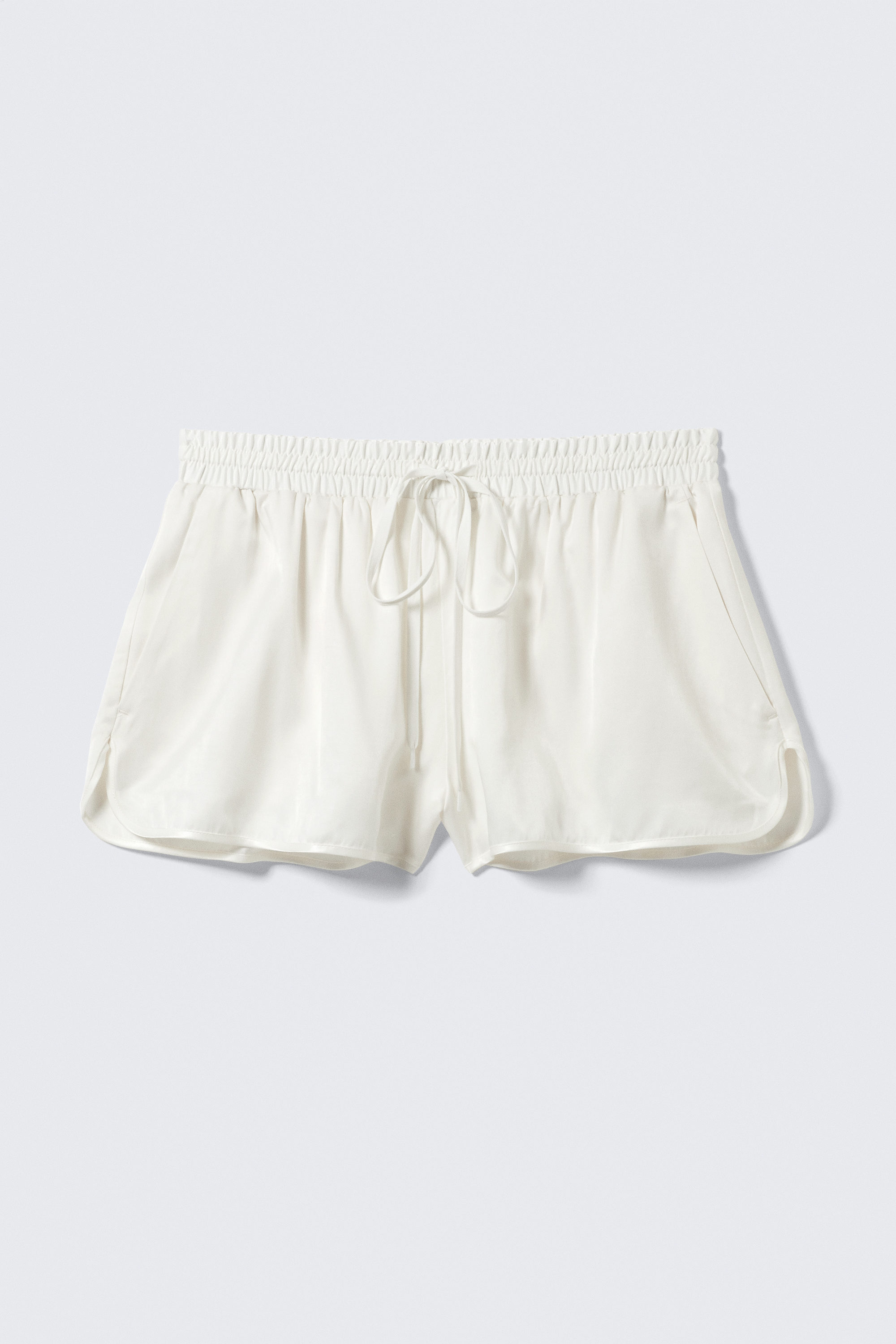 Wit - Korte satijnen short met lage taille - 4
