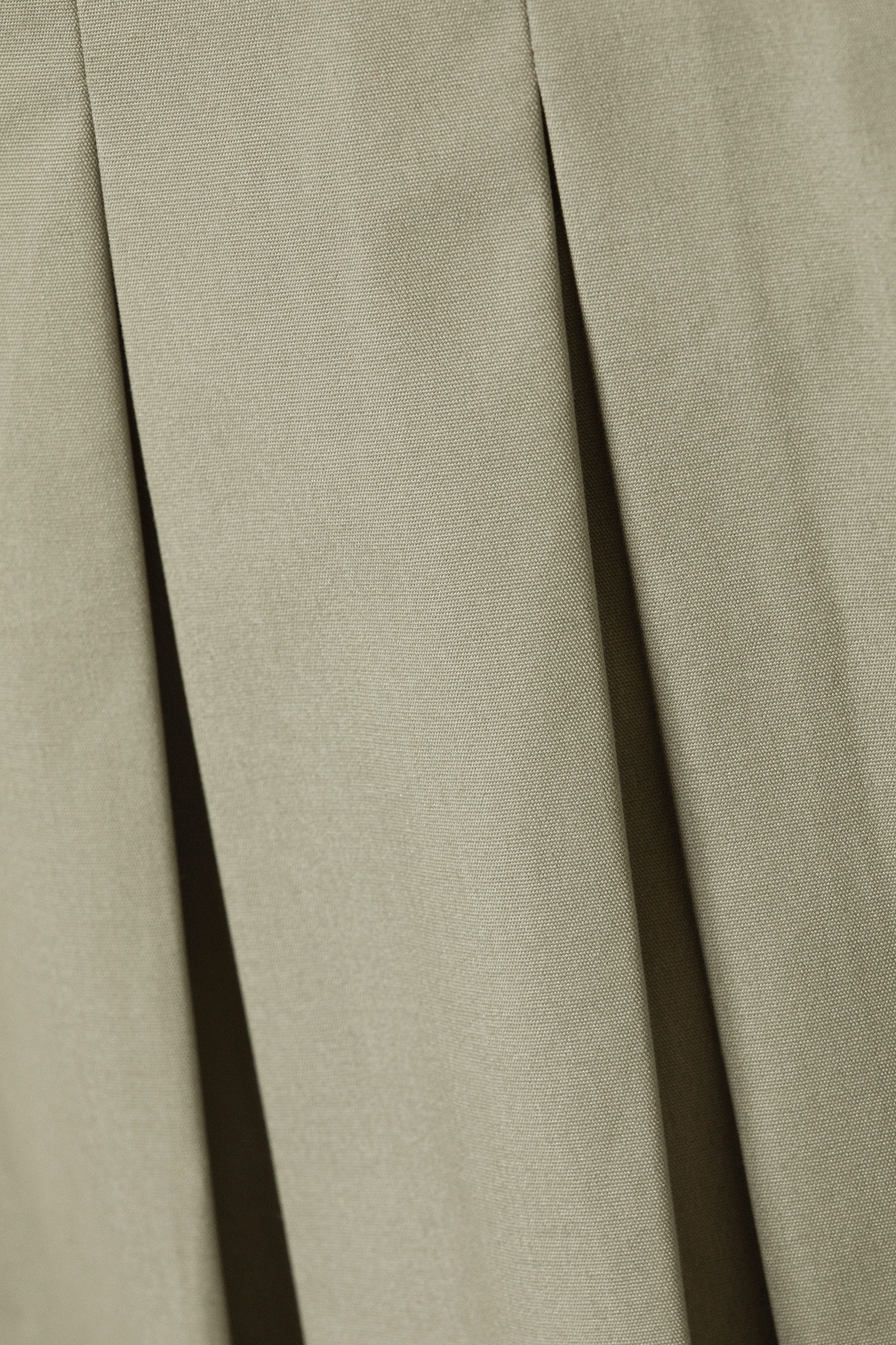 Khakigrün - Mittelhoher plissierter Mini-Rock aus Twill - 5
