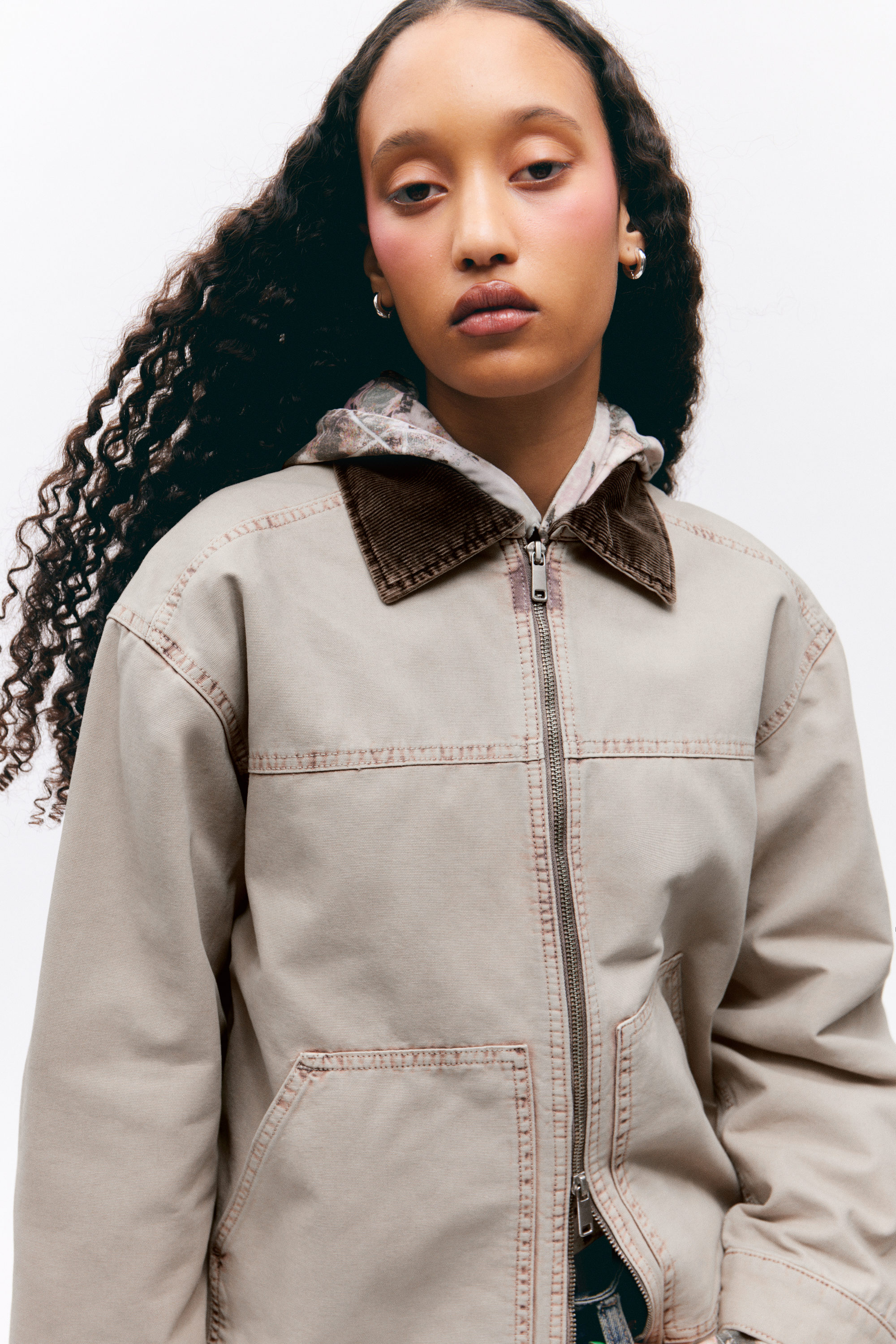 Rosa-stichiges Beige - Gepolsterte Jacke aus Baumwoll-Canvas - 2