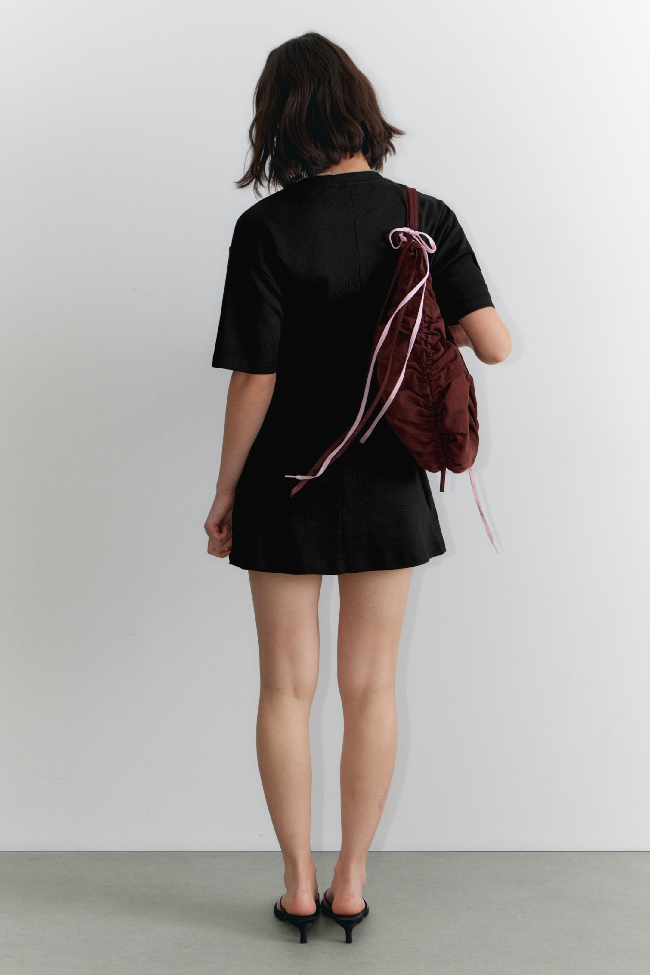 Größeres Bild anzeigen: Strukturiertes Mini-T-Shirt-Kleid - Schwarz - Ladies | H&M AT 3