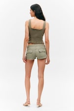 Helles Khakigrün - Mini-Shorts mit Utility-Taschen - 2
