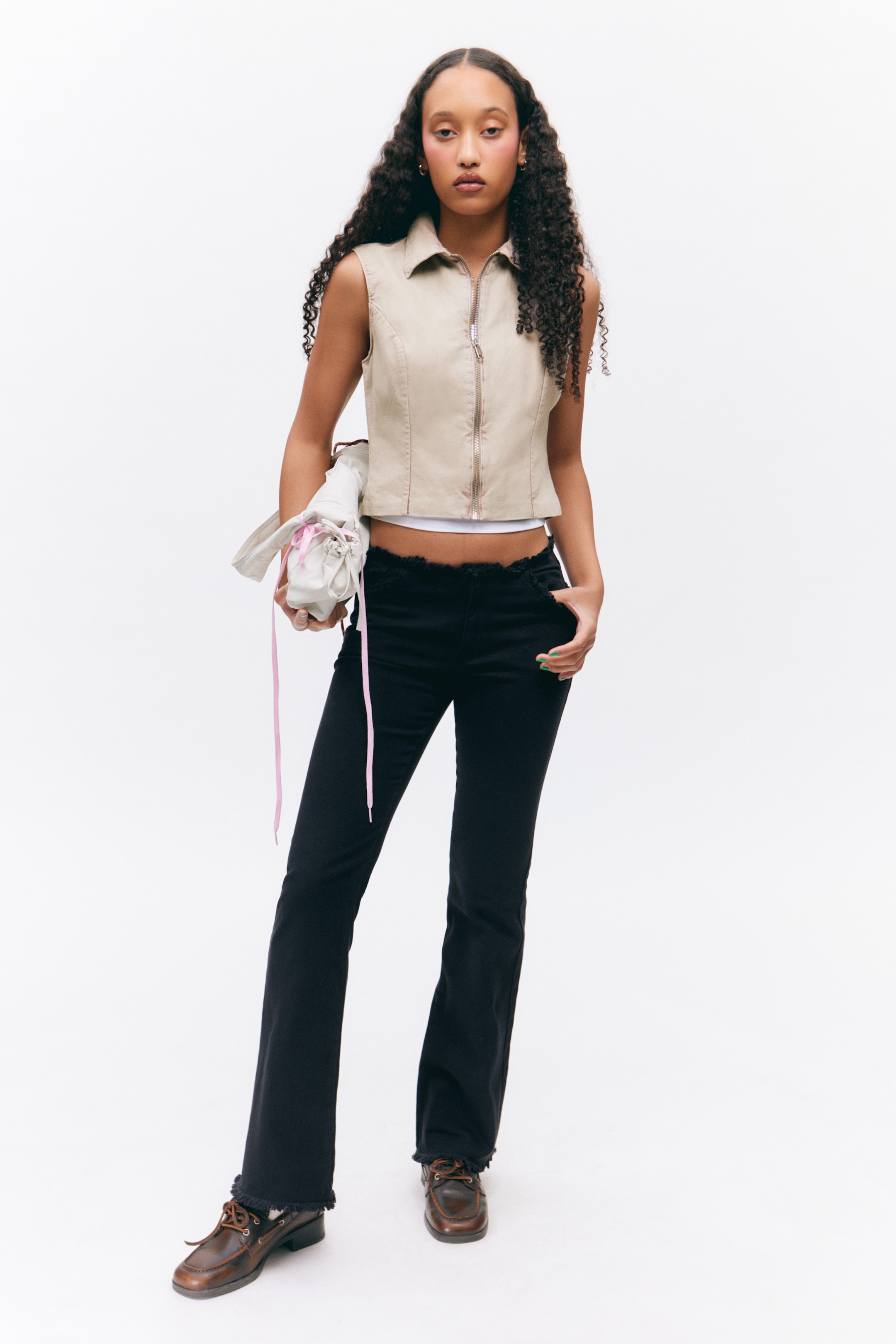 Nagyobb kép megtekintése: Frayed Low Waist Twill Trousers - Black - NŐI | H&M HU 1