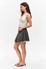 Dunkelgrau - Niedrig taillierter Plissee-Minirock - 2