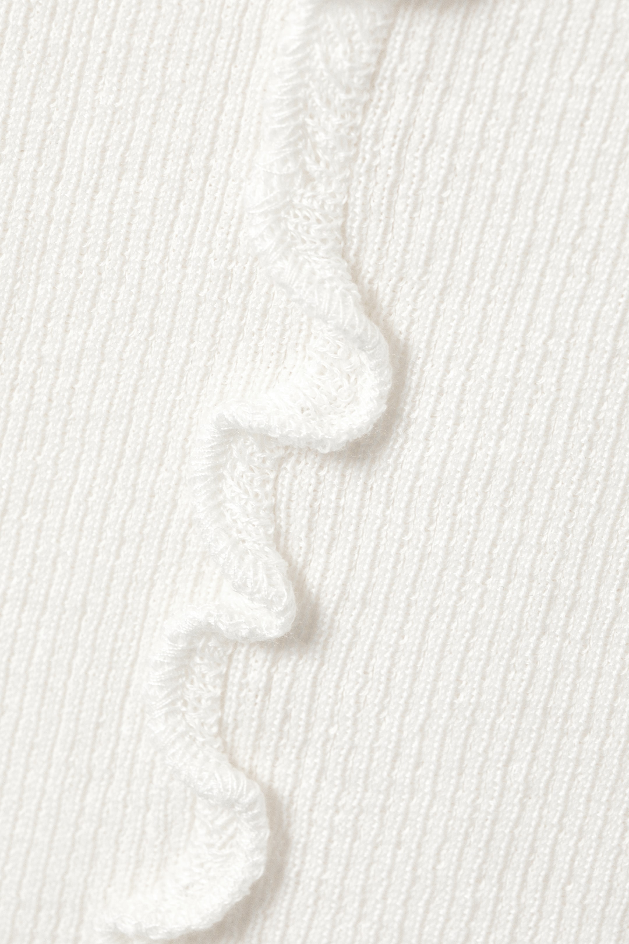 Grösseres Bild ansehen: Rippstrickoberteil mit Rüschenrändern - Weiß - DAMEN | H&M CH 4