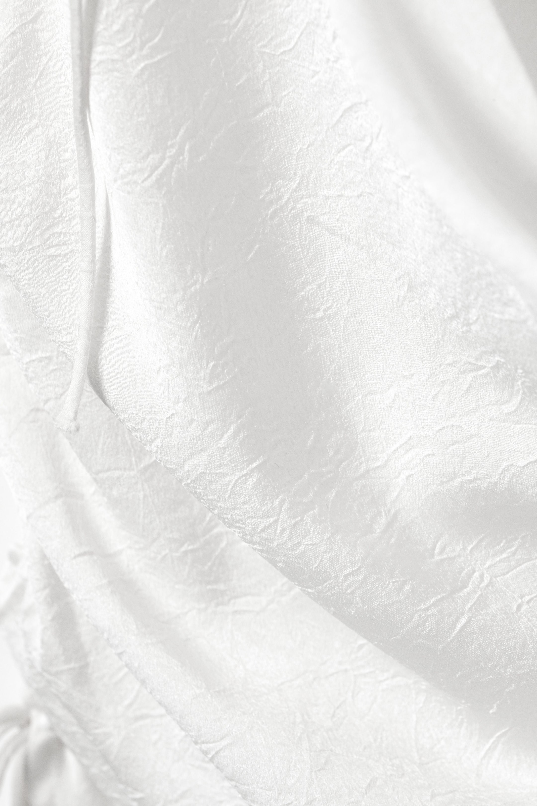 Weiß - Asymmetrisches Satin-Trägertop - 5