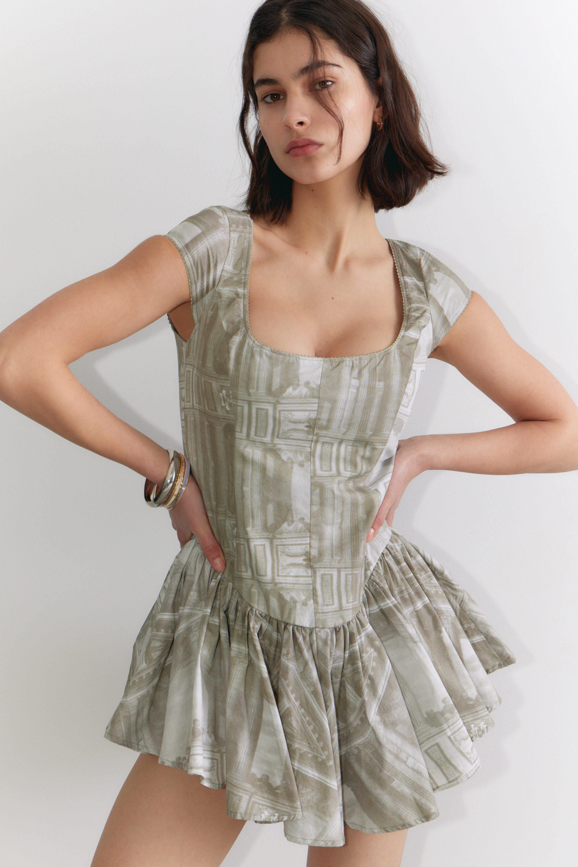 Vert kaki - cadre baroque - Robe courte ajustée et évasée - 2