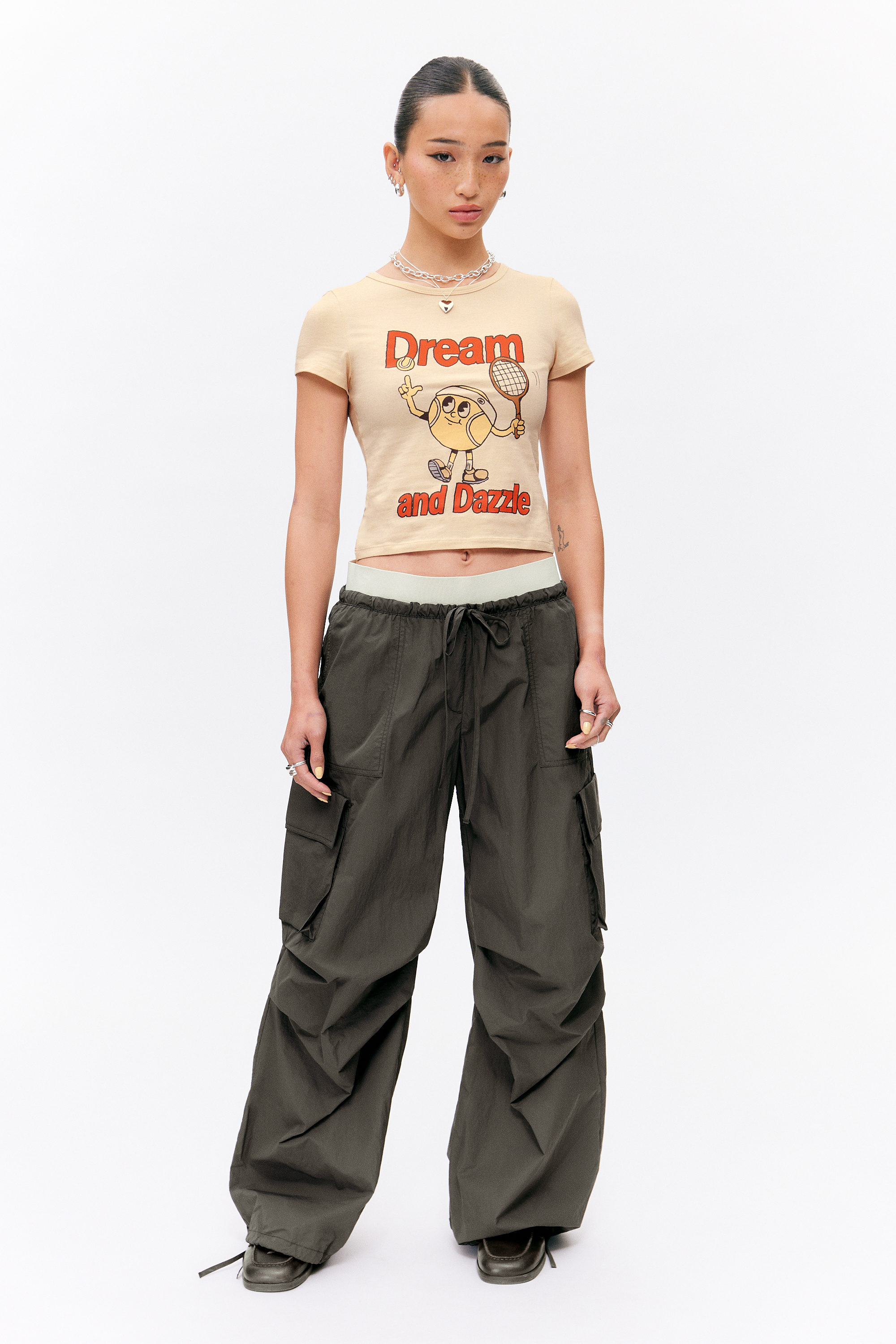 Hellbeige - "Dream & Dazzle" - Kurzes T-Shirt - 1