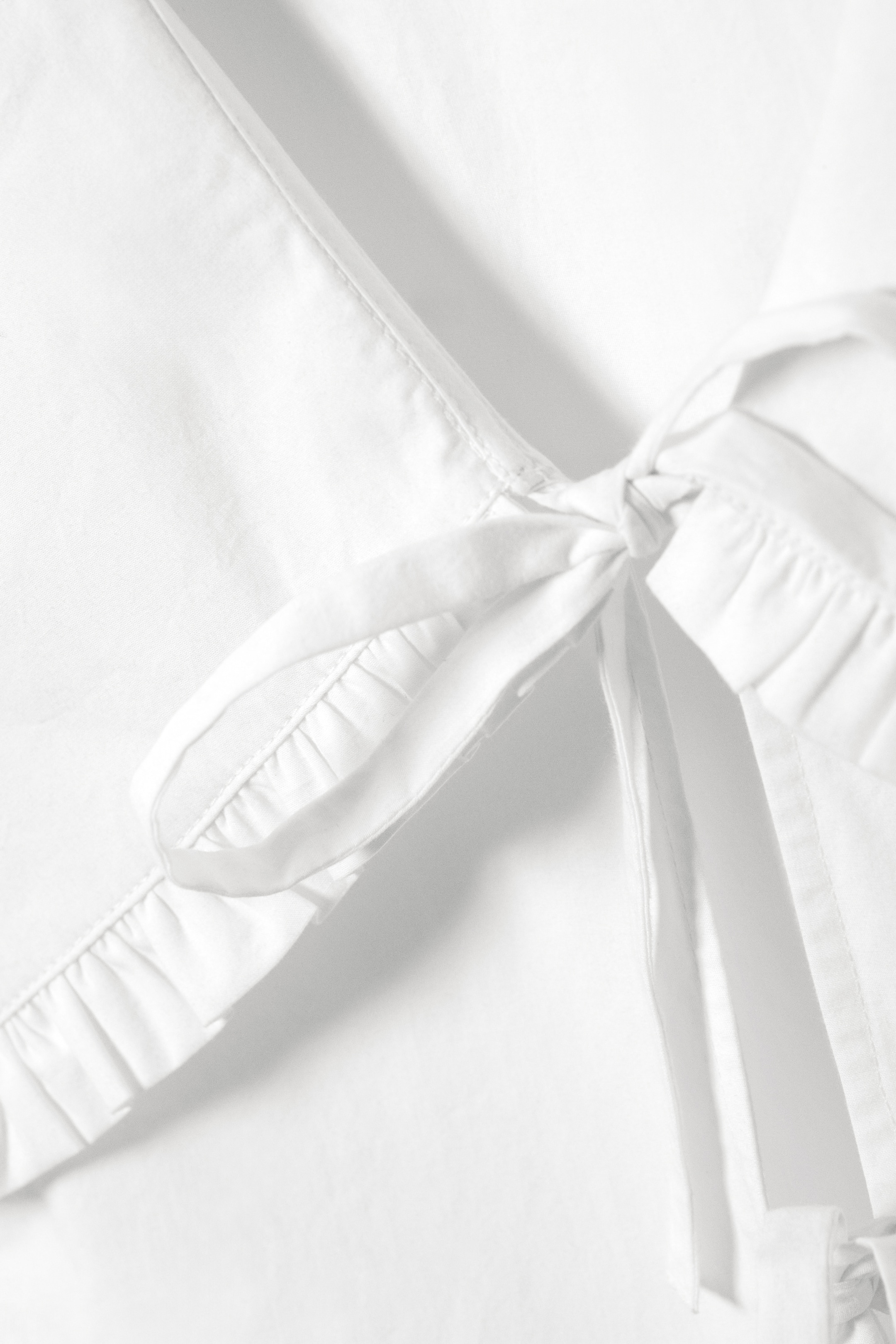 Visa större bild: Peplum poplin-blus - Vit - DAM | H&M SE 6