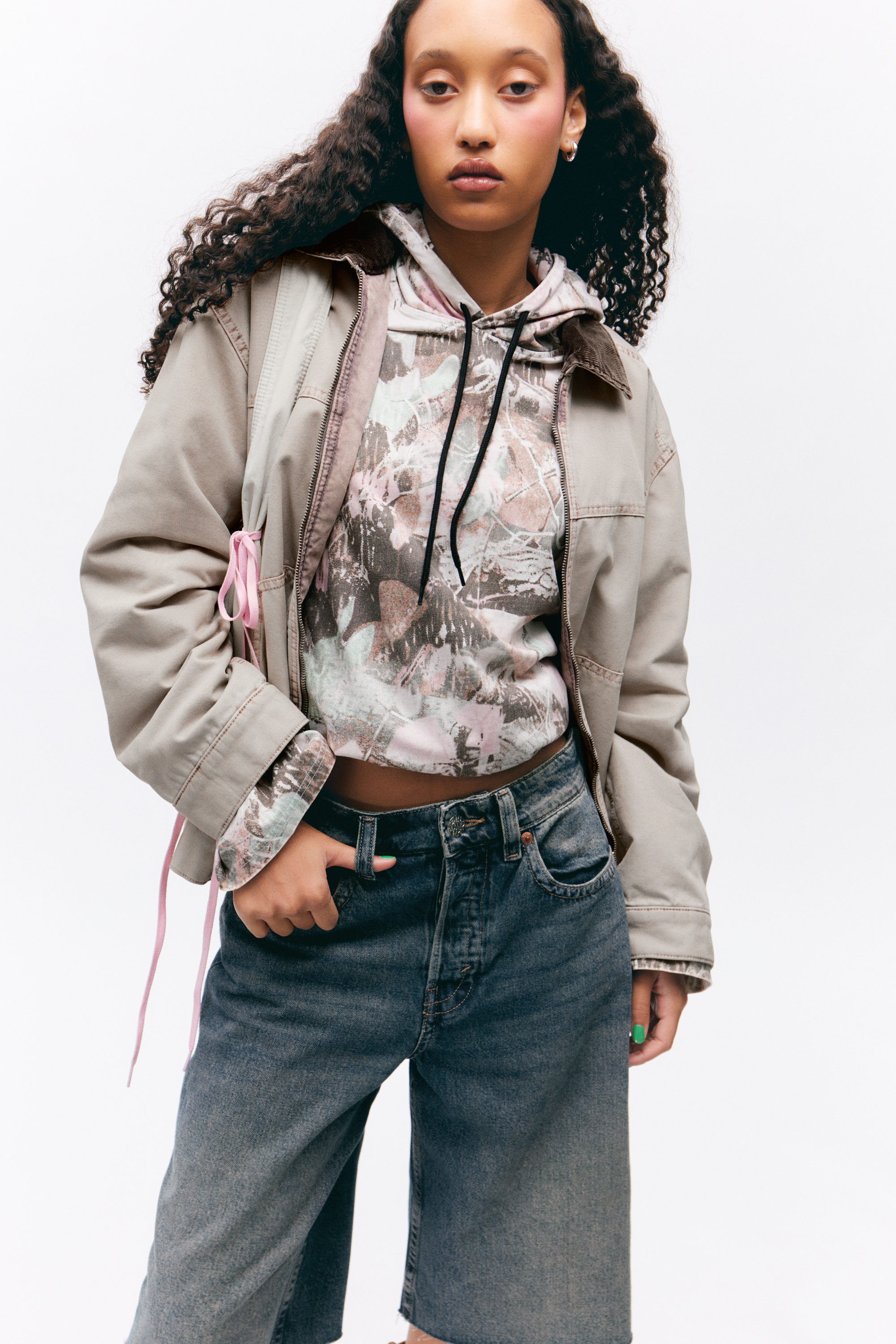 Rosa-stichiges Beige - Gepolsterte Jacke aus Baumwoll-Canvas - 2