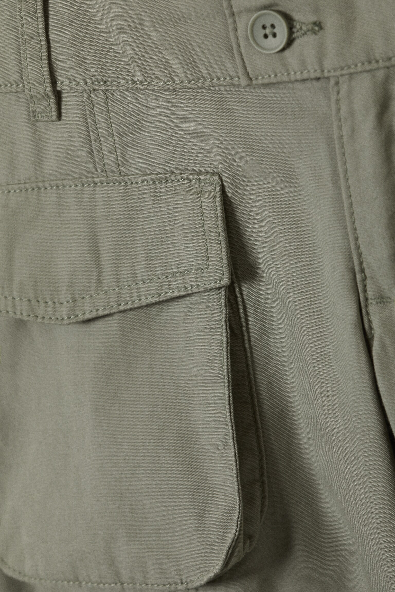 Ultra-Low Rise Cargo Capri Trousers - Khaki Green/Dark Grey - 6