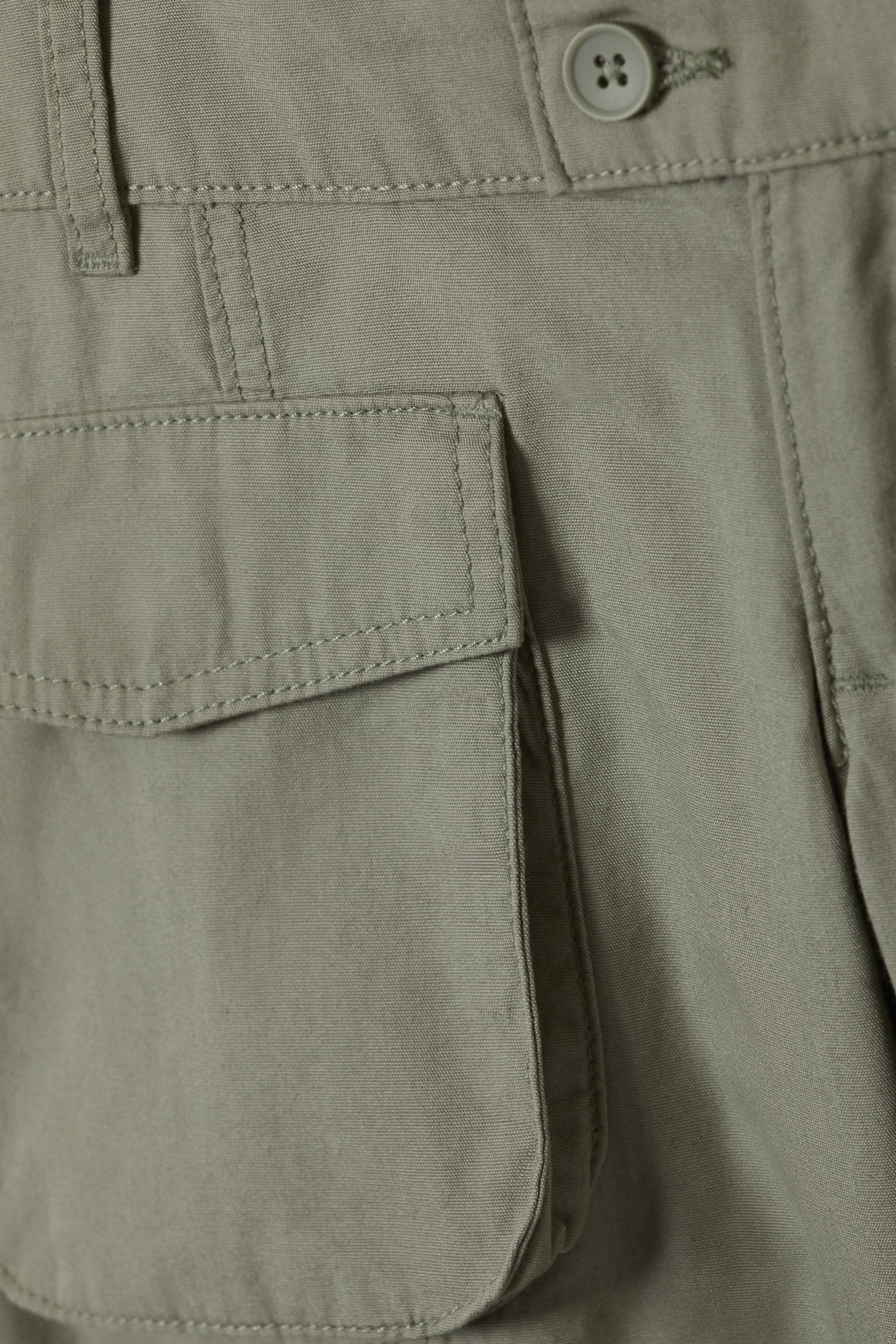 Cargo-Capri-Hose mit ultraniedrigem Bund - Khakigrün/Dunkelgrau - 3