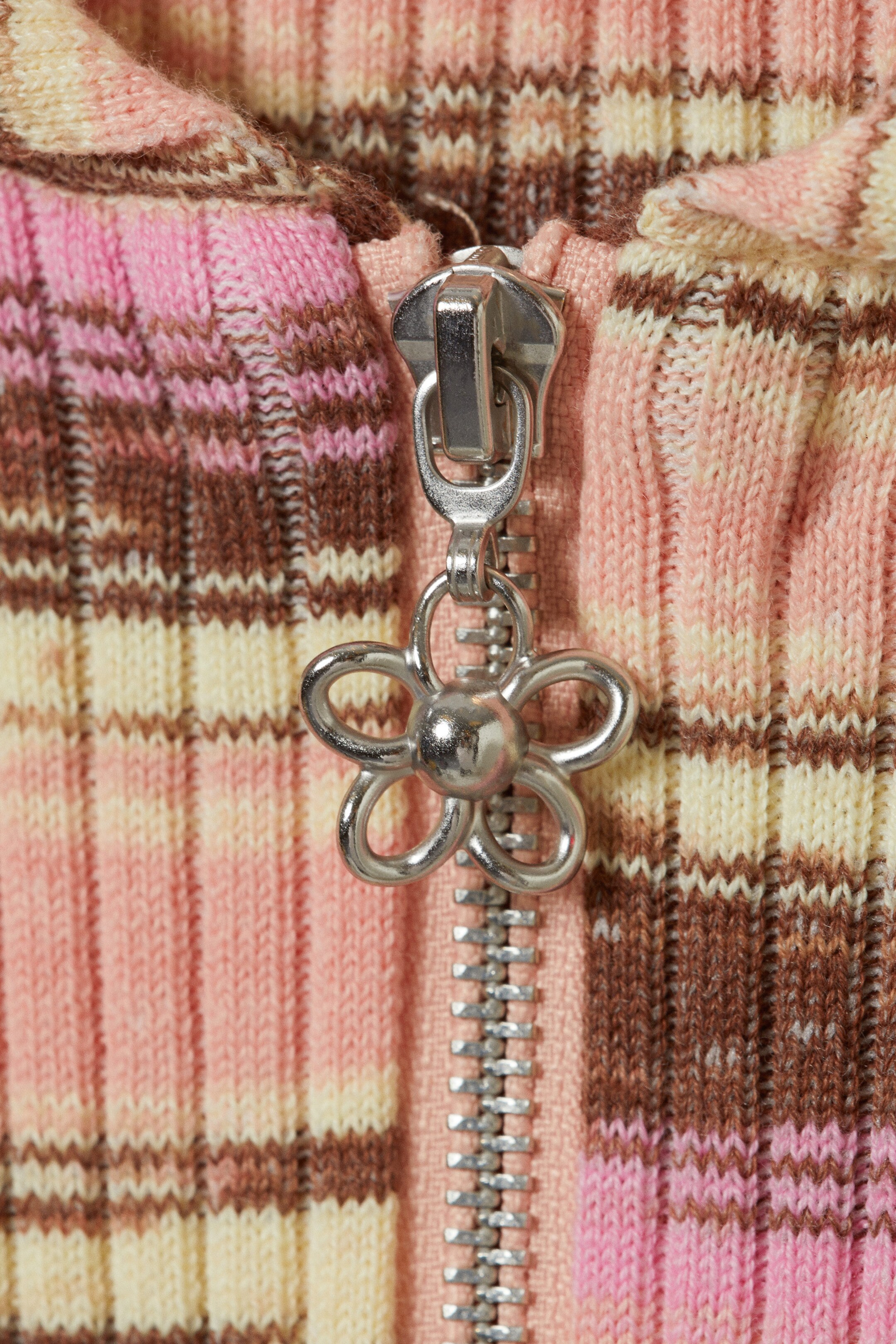 Pink mit mehrfarbigen Streifen - Cardigan aus Rippstrick mit ausgestellten Ärmeln - 1