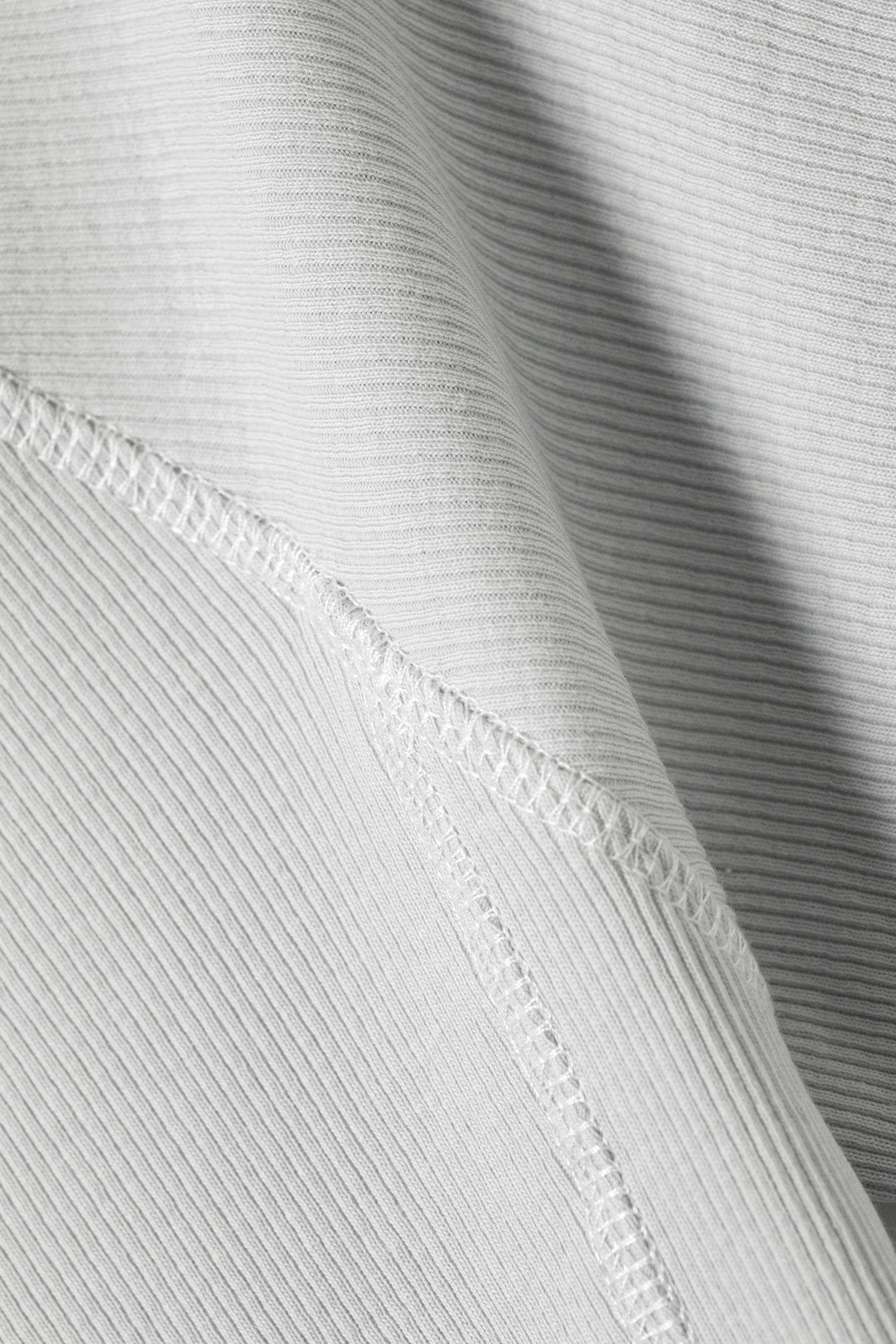 Ljusgrå - Tight T-shirt med kontrastsöm - 2