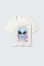 Staubweiß - "Stardust Shore" - Cropped T-Shirt aus Baumwolle mit Print - 0