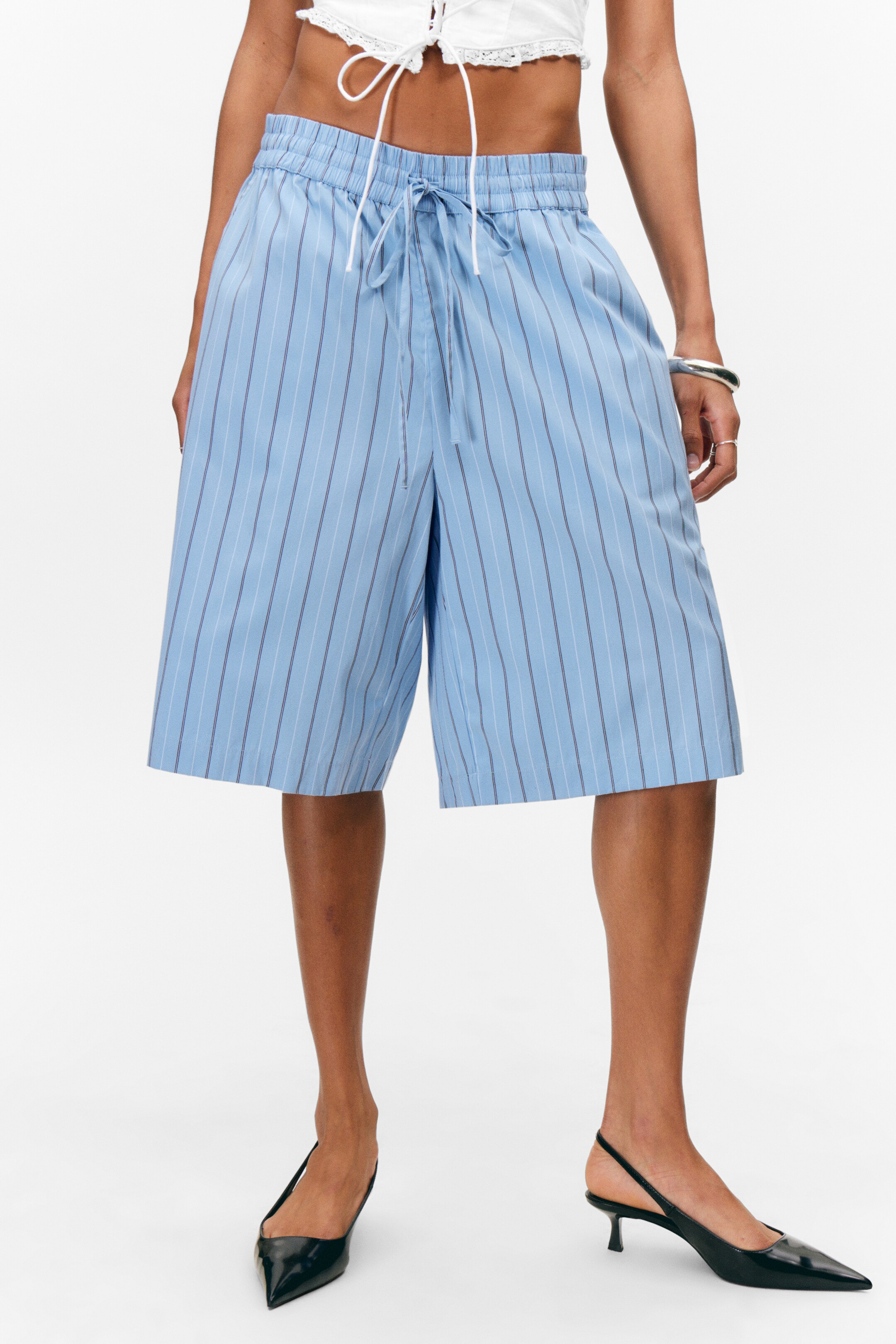 Ingrandisci l'immagine: Relaxed Low Rise Knee-length Cotton Shorts - Striped Blue - DONNA | H&M CH 2