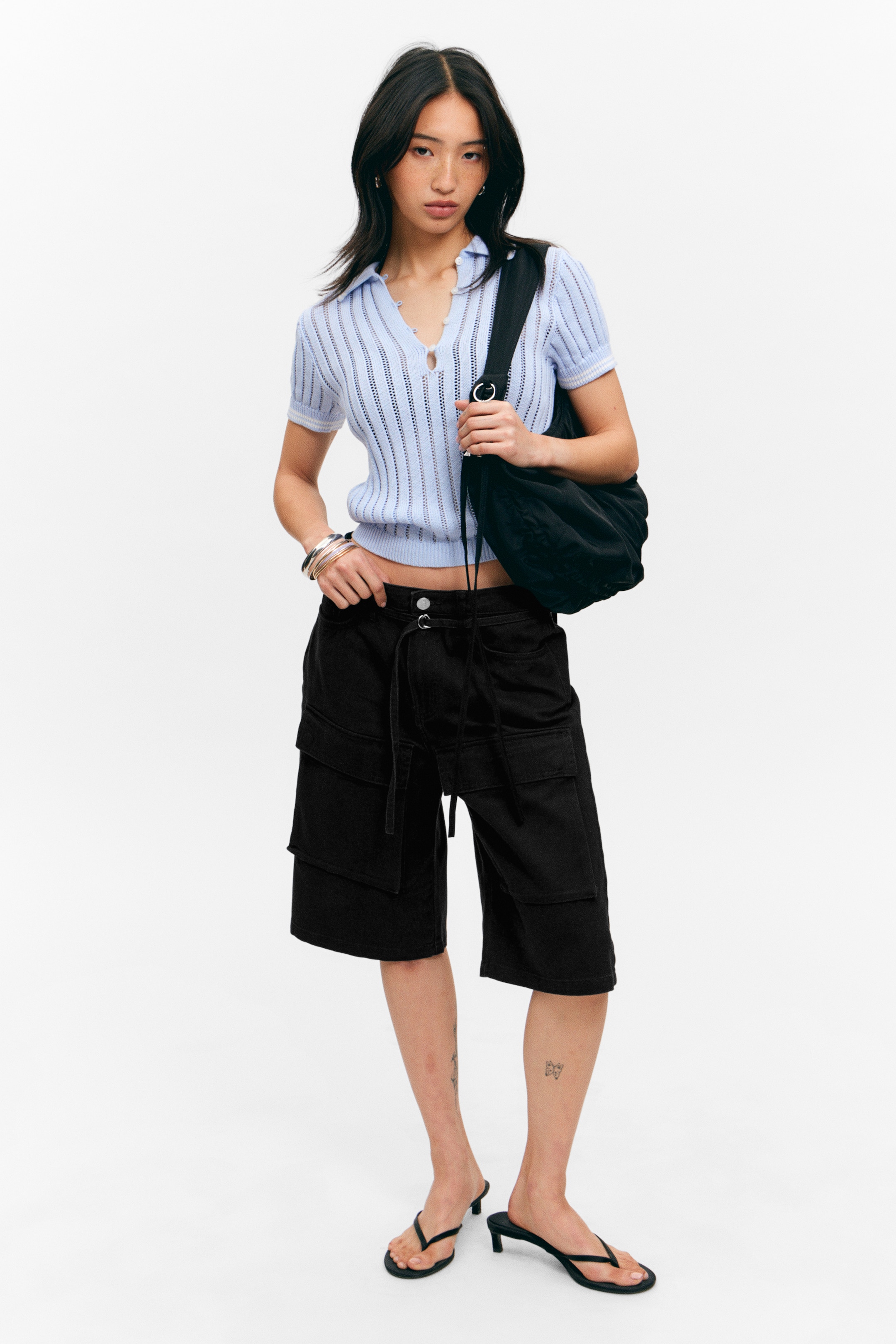 Visa större bild: Cargo jorts i bomulls-twill med låg midja - Svart - DAM | H&M FI 1