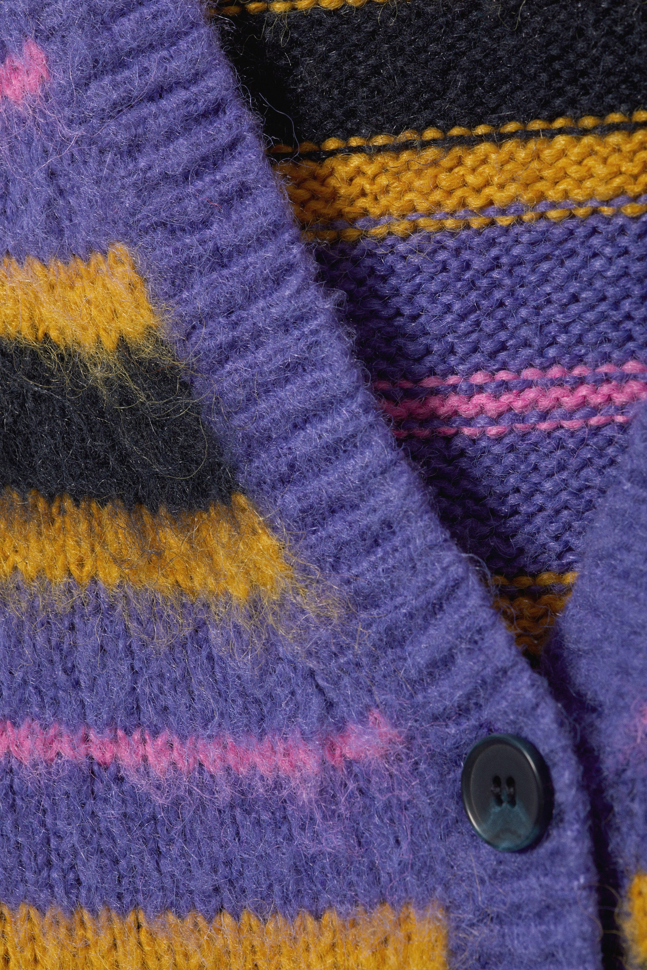 Lila mit mehrfarbigen Streifen - Flauschige Strickjacke - 1