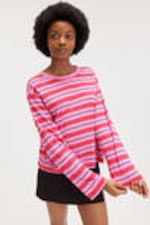 Marineblau und rosa gestreift - T-Shirt mit kastigem Ärmel - 1
