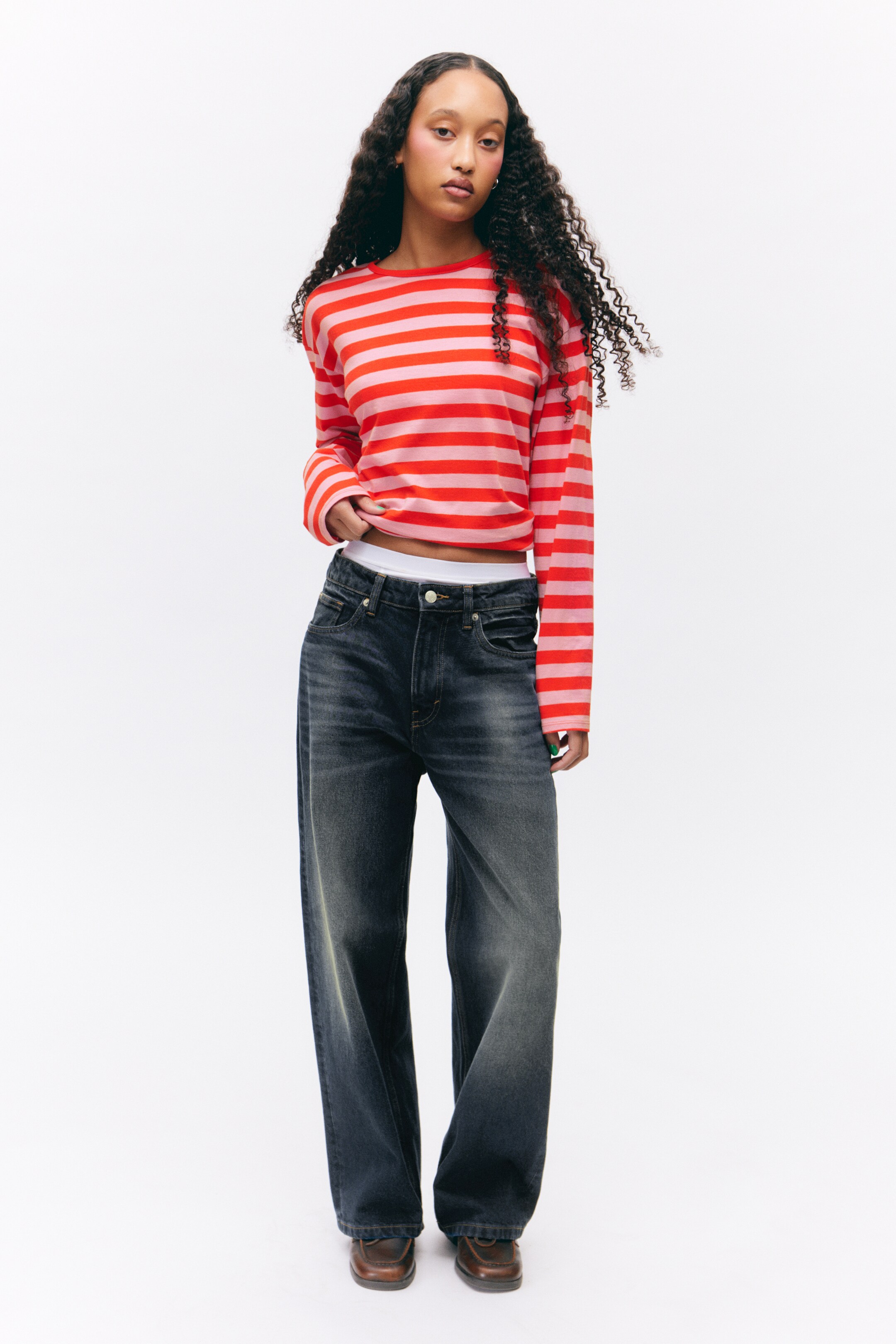 Grösseres Bild ansehen: T-Shirt mit kastigem Ärmel - Rote und rosa gestreift - DAMEN | H&M CH 1