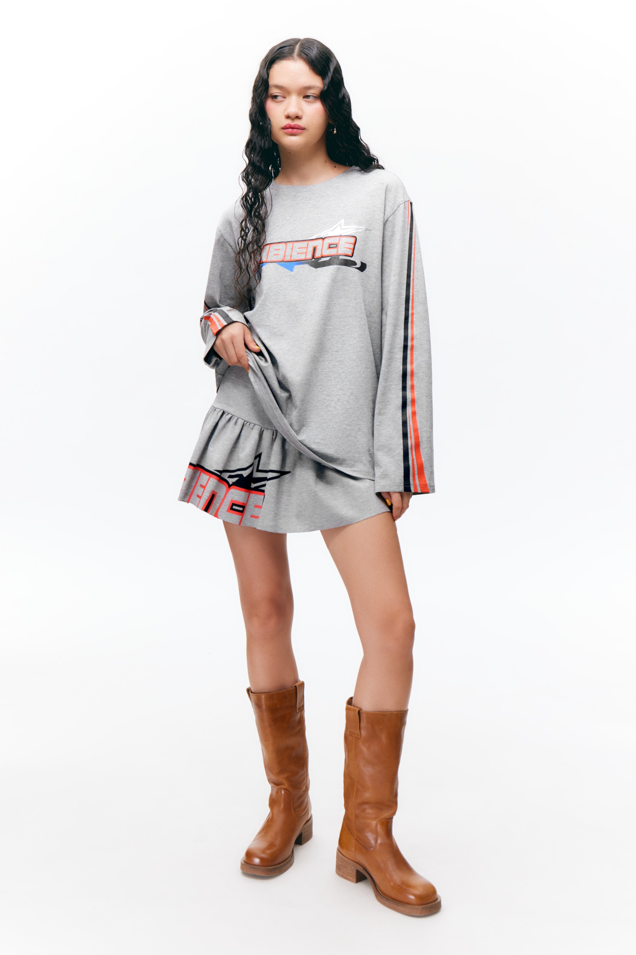 Zobacz większy obraz: Obszerna sukienka T-shirtowa z długim rękawem - Grey - Ambience - ONA | H&M PL 1