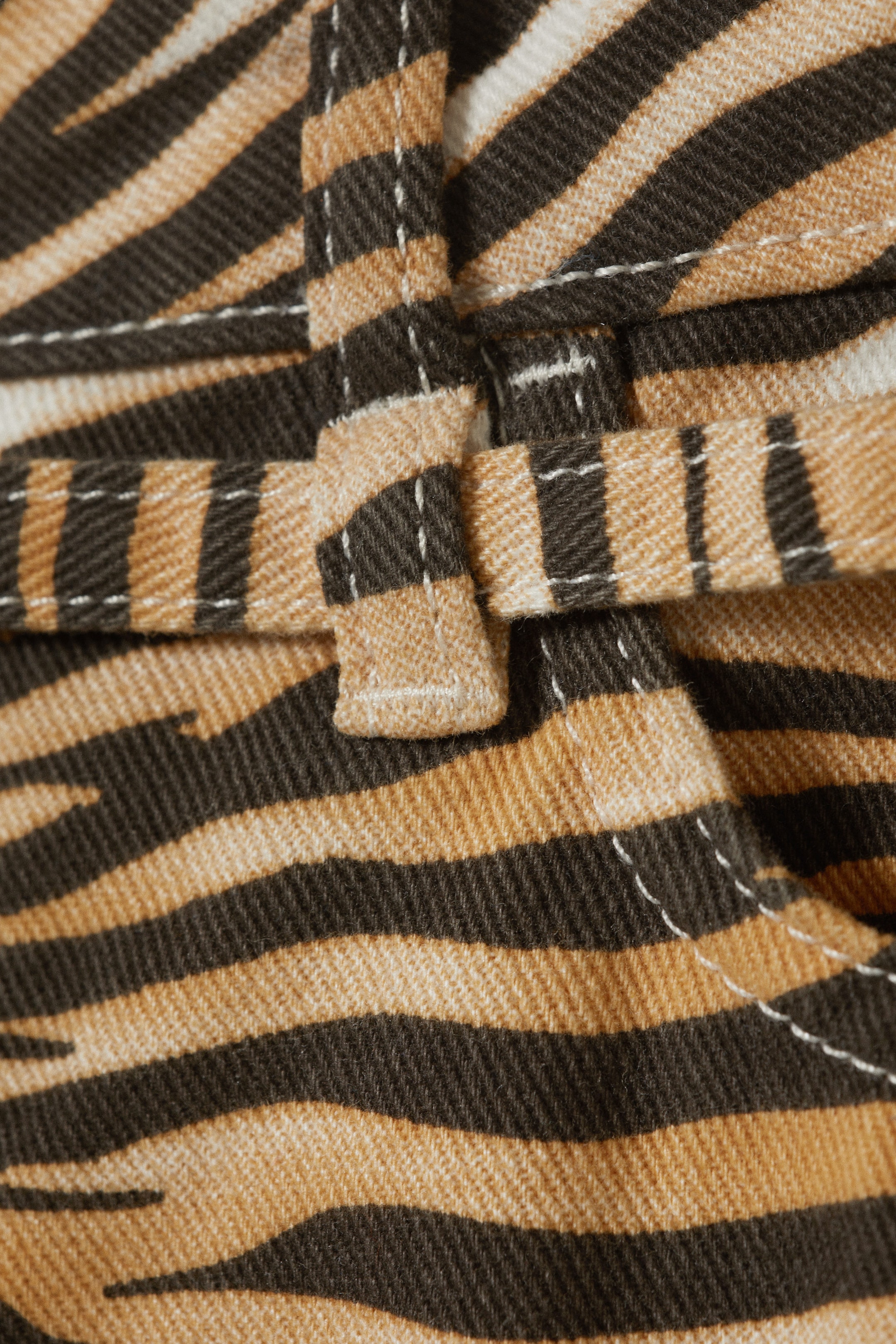 Tiger-striped - Low Rise Cargo Cotton Twill Jorts - 2