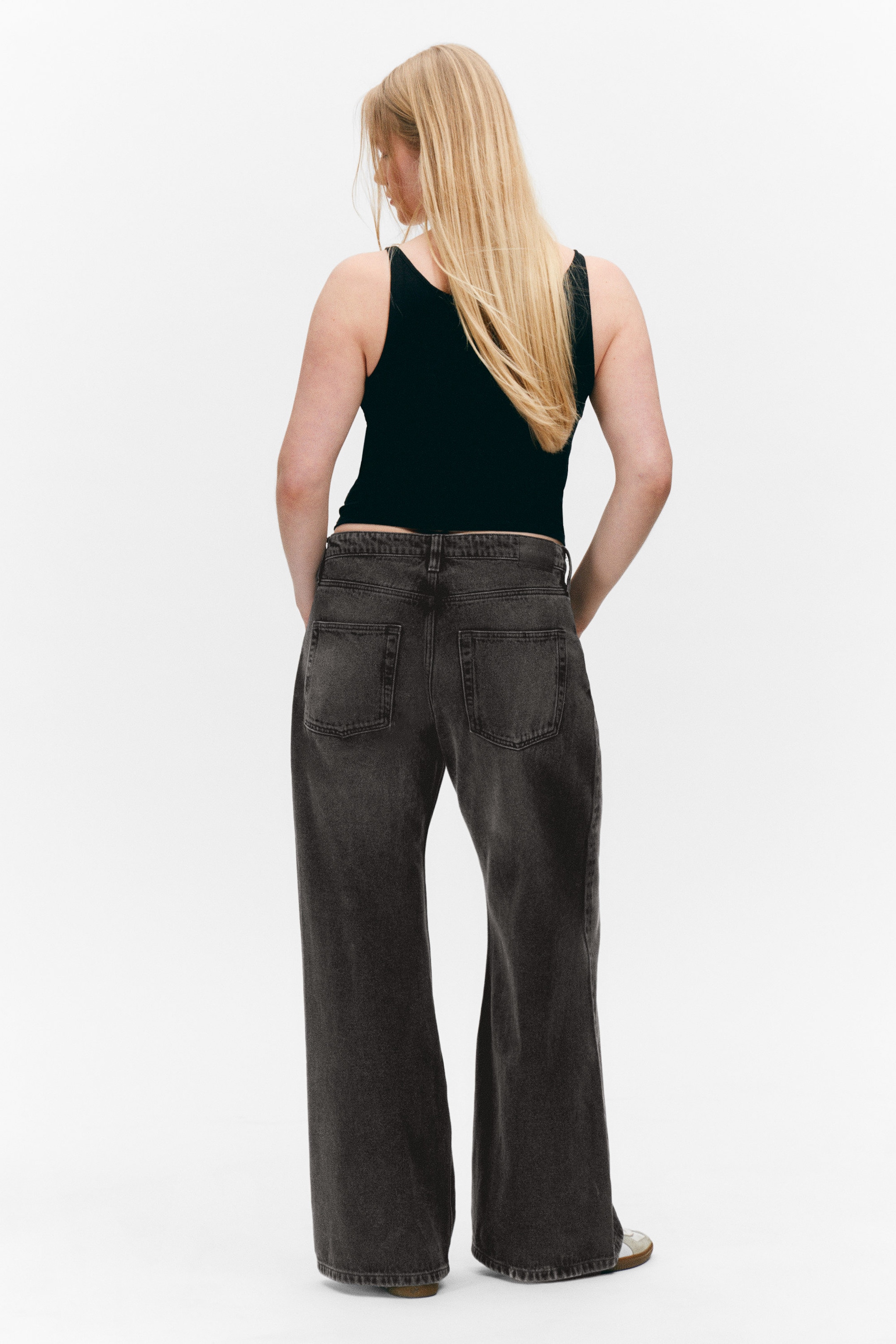 Verwaschenes Schwarz - Weite Jeans "Paz" mit mittlerer Bundhöhe - 4