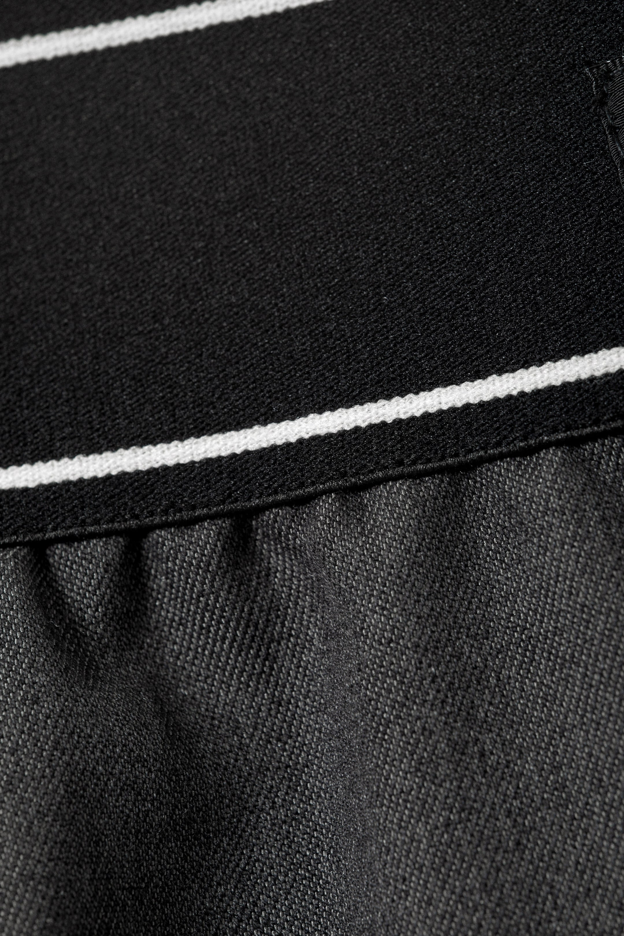 Dunkelgrau - Lockere Anzughose mit elastischem Bund - 1