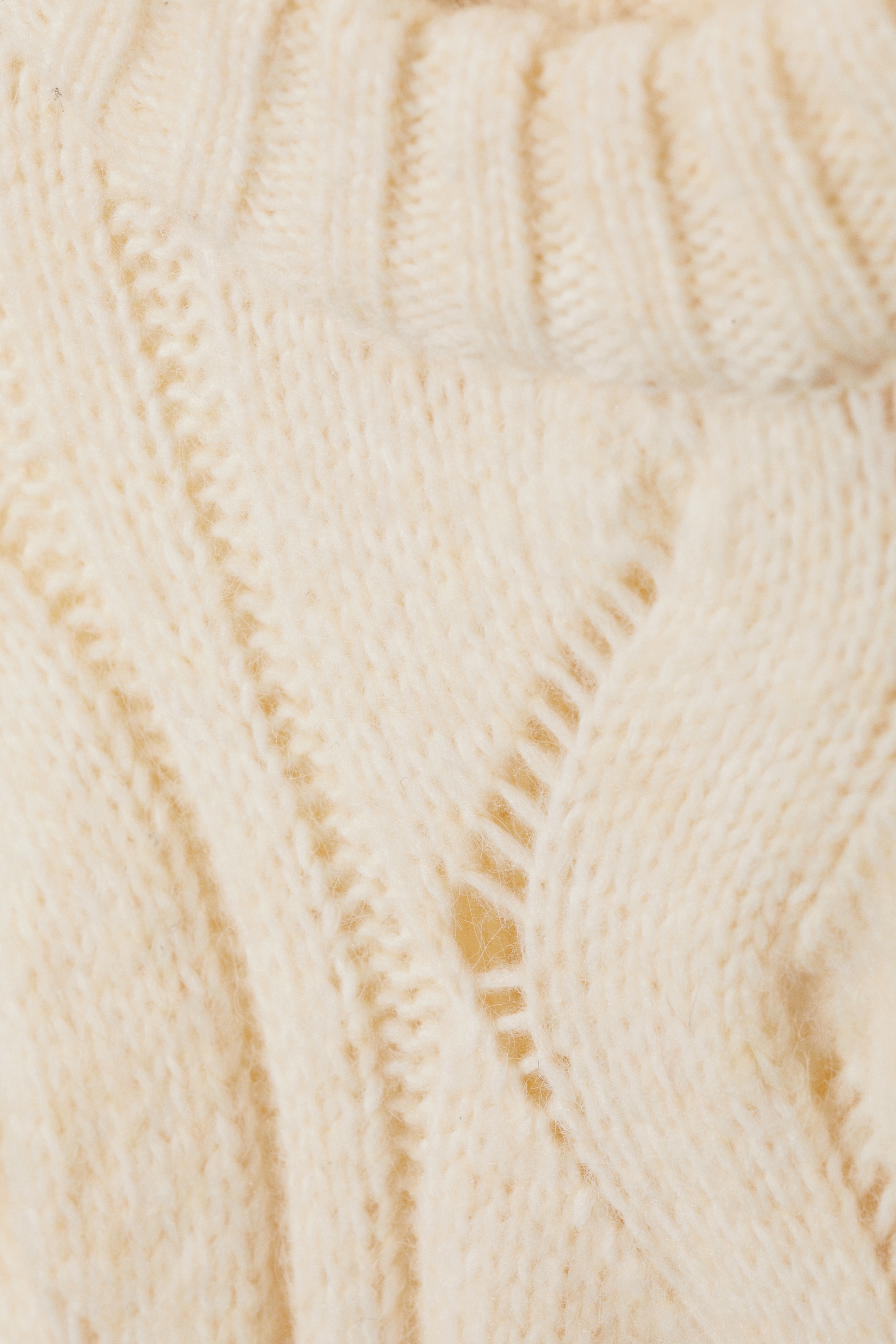Visa större bild: Oversized kabelstickad tröja - Crèmevit - DAM | H&M SE 2