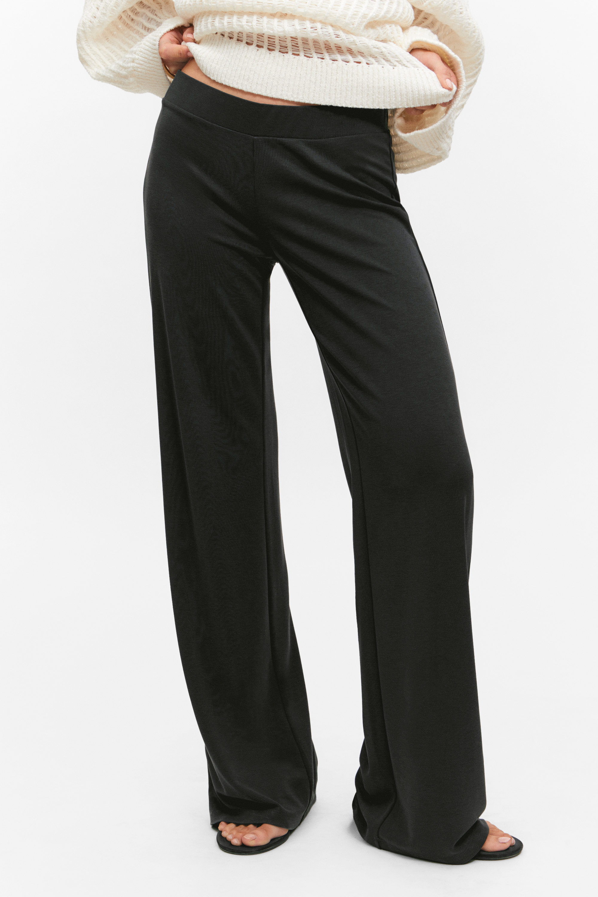 Black - Soft Low Waisted Leggings - 2