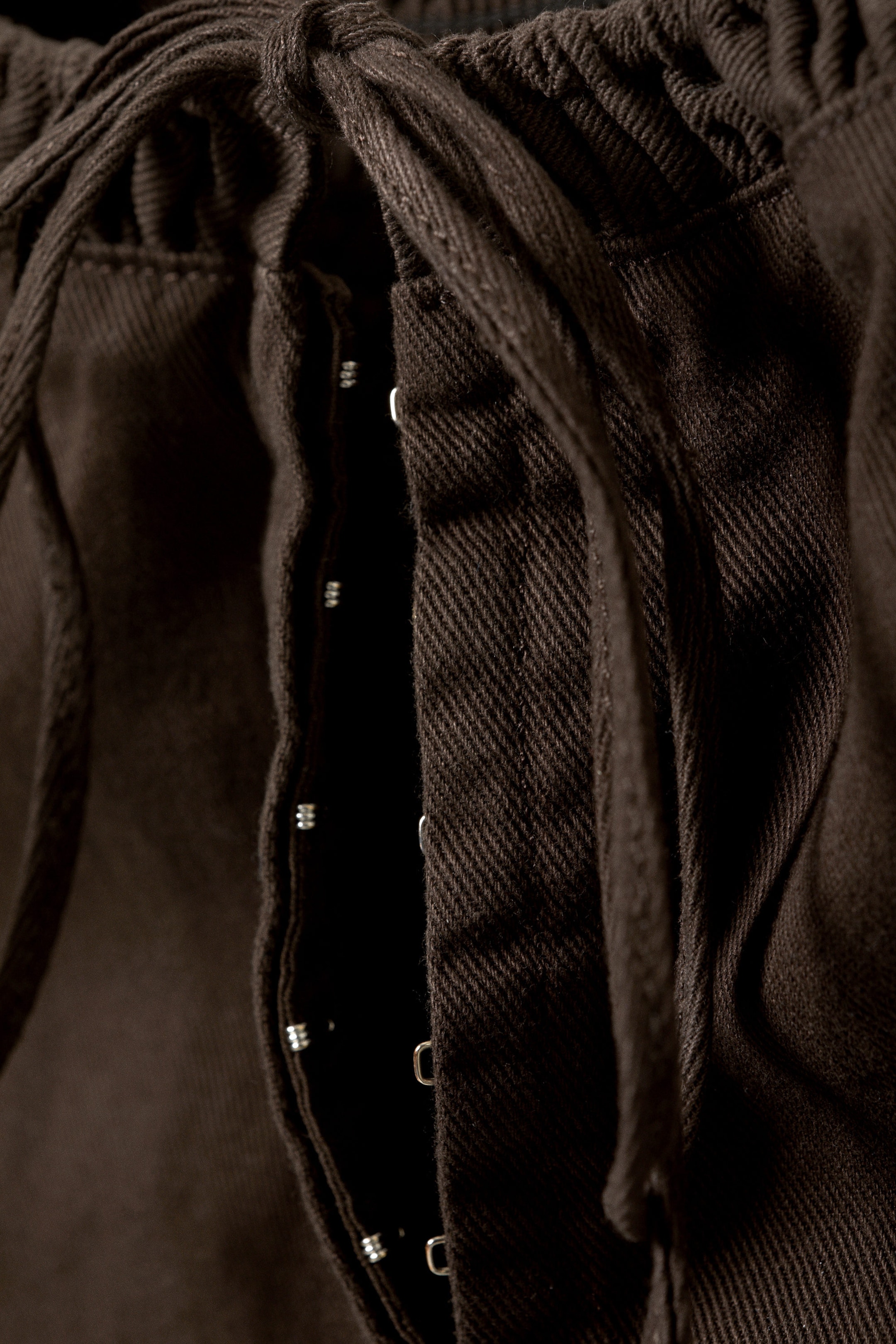 Dunkelbraun - Korsett-Top aus Twill mit Rüschenbesatz - 1