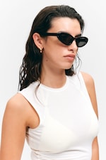 Schwarz - Schwarze Gläser - Cat-Eye-Sonnenbrille mit geschwungenen Bügeln - 1