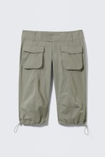 Khakigrün - Cargo-Capri-Hose mit ultraniedrigem Bund - 0